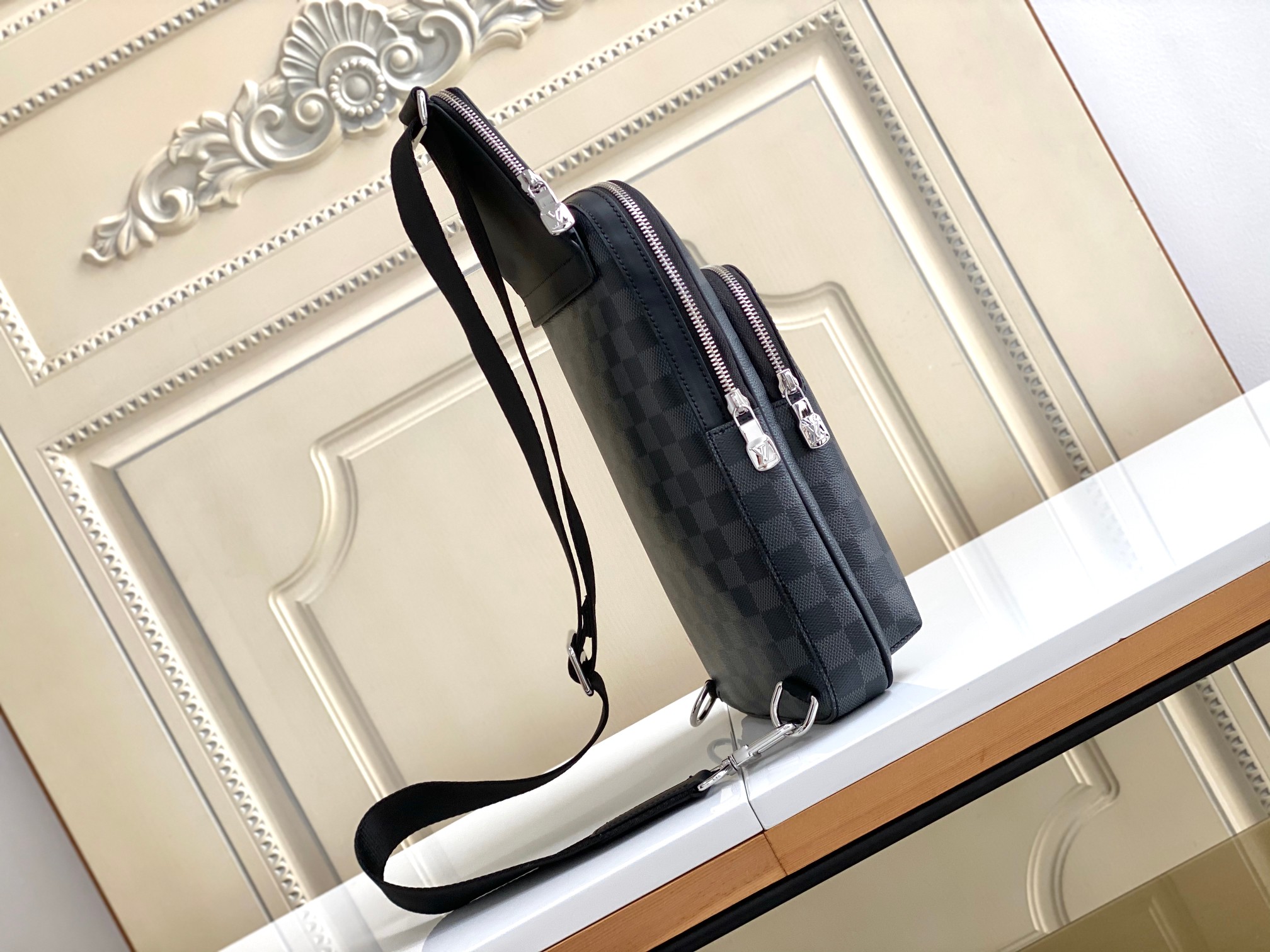 Louis Vuitton Avenue Shoulder Bag in Damier Graphite Canvas - Image 2