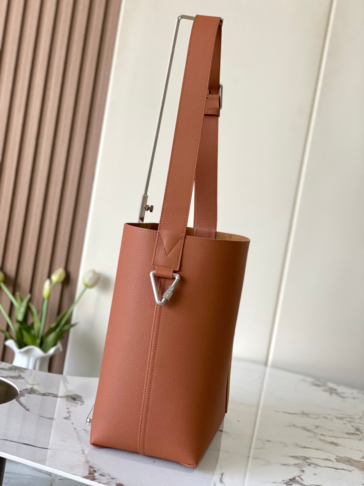 Verso Hobo Reversible Leather Bag - Image 2