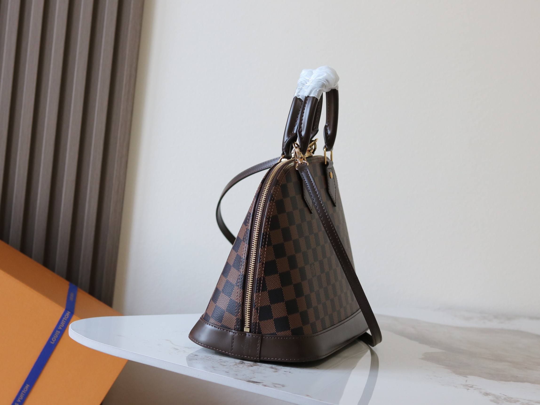 Louis Vuitton Alma Handbag M53151 in Monogram Canvas - Image 2