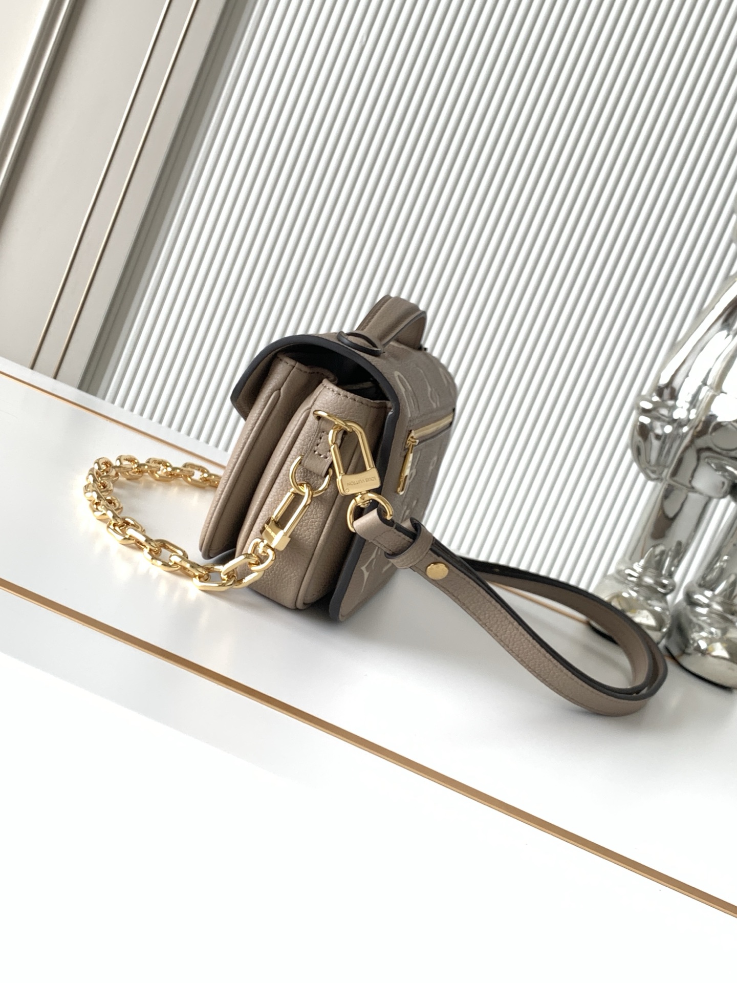 Louis Vuitton Pochette Métis East West Handbag in Monogram Empreinte Leather - Image 2