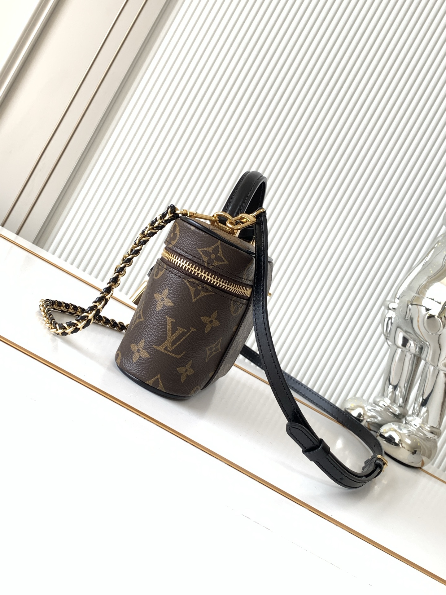 Louis Vuitton M47125 Monogram Vanity Chain Pouch - Image 2