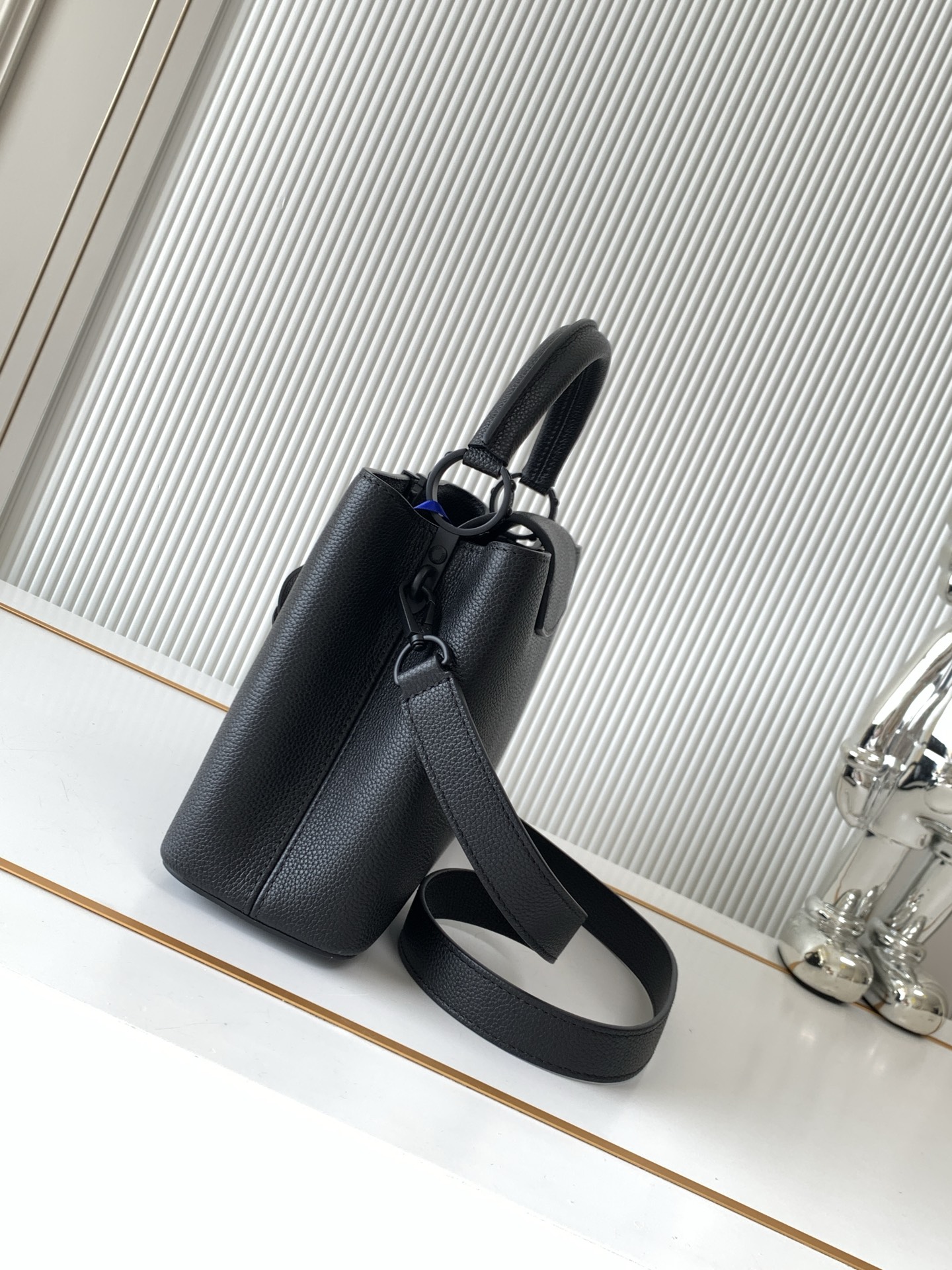 Capucines Medium Leather Handbag - Black - Image 2