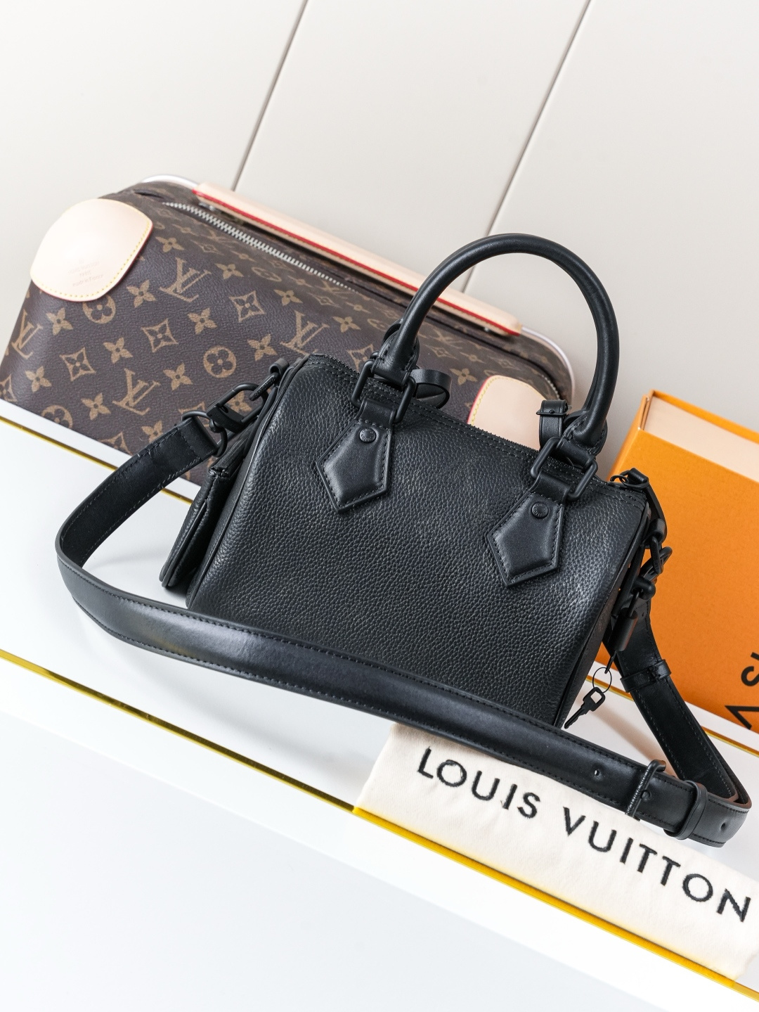 Louis Vuitton Speedy Bandouliere 20 Monogram Leather Handbag - Image 2