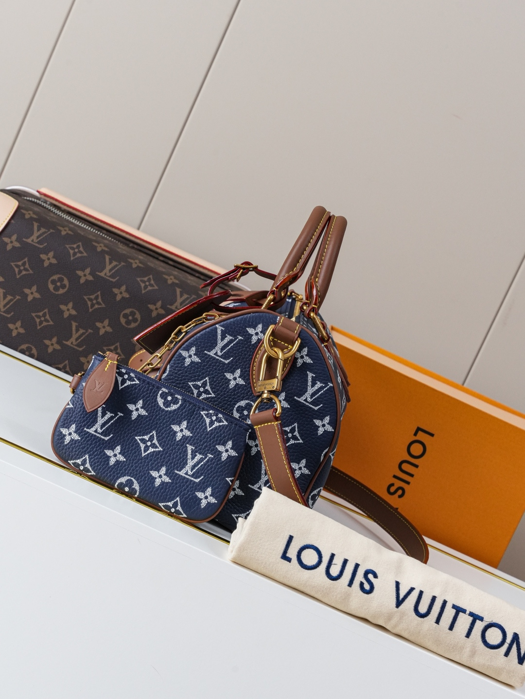 Louis Vuitton Speedy Bandoulière 25 Monogram Leather Handbag - Sapphire Blue - Image 2