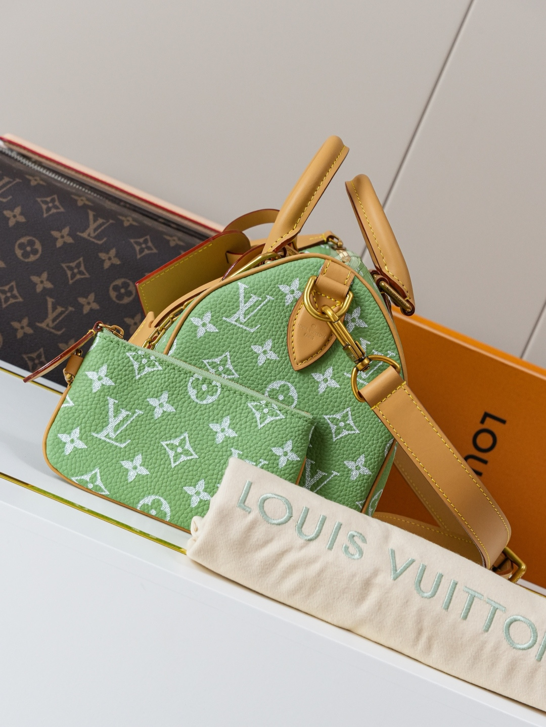 Louis Vuitton Speedy Bandoulière 25 Monogram Leather Handbag - Grass Green - Image 2