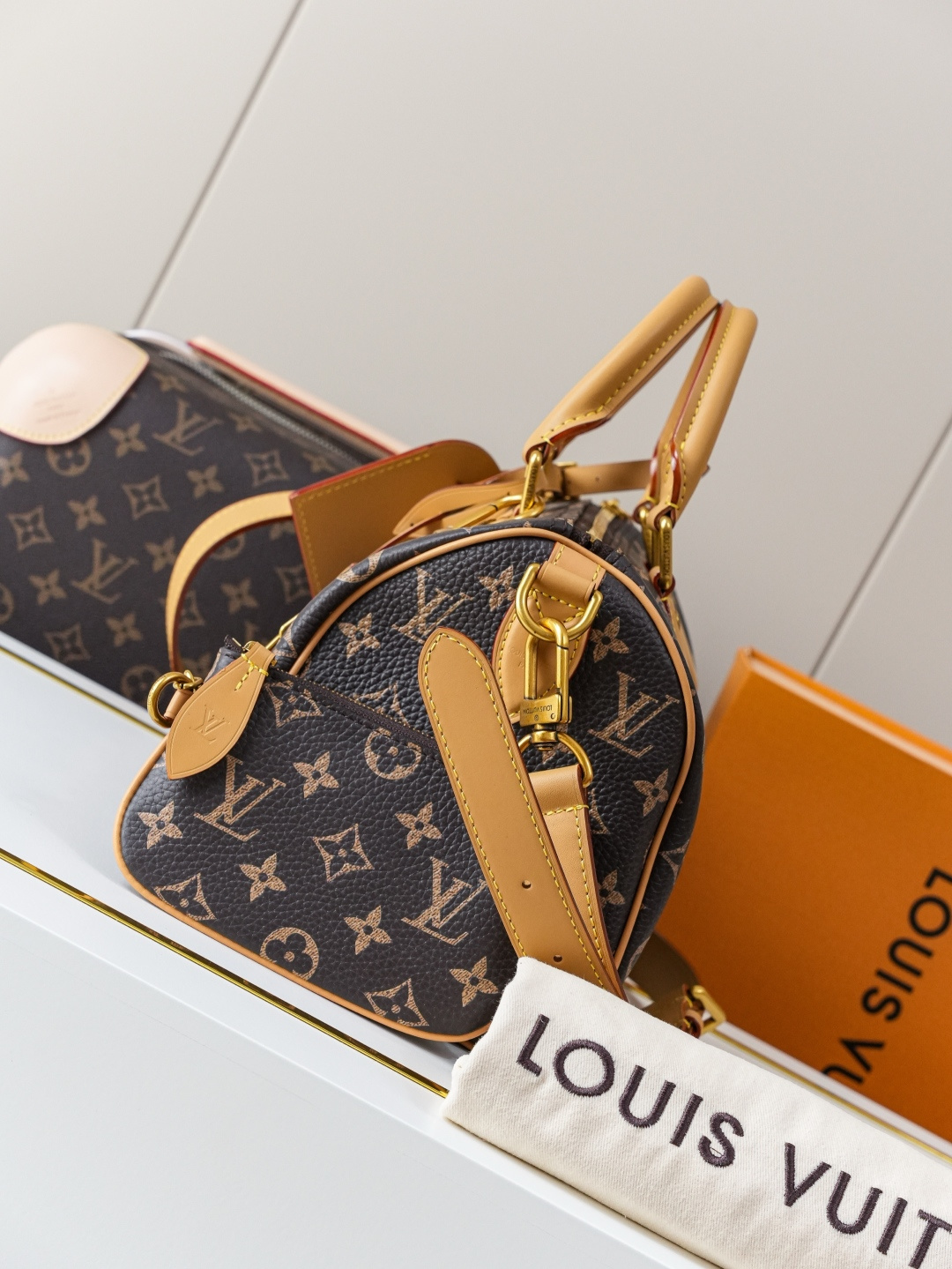 Louis Vuitton Speedy Bandoulière 25 Monogram Leather Handbag - Image 2