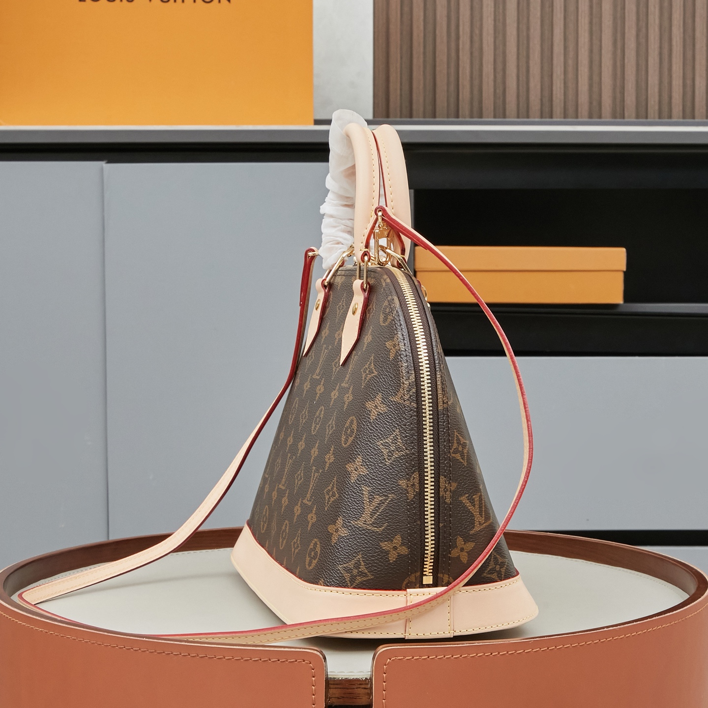 Louis Vuitton Alma Handbag M53151 in Monogram Canvas - Image 2