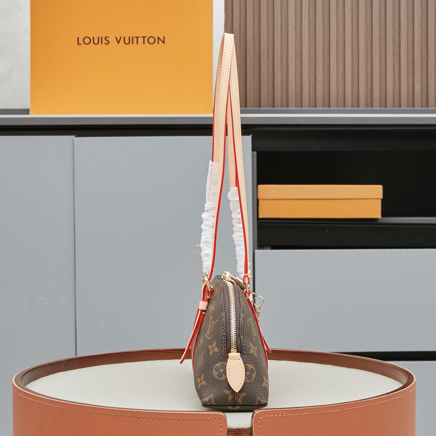 Squire East West Handbag - Image 2