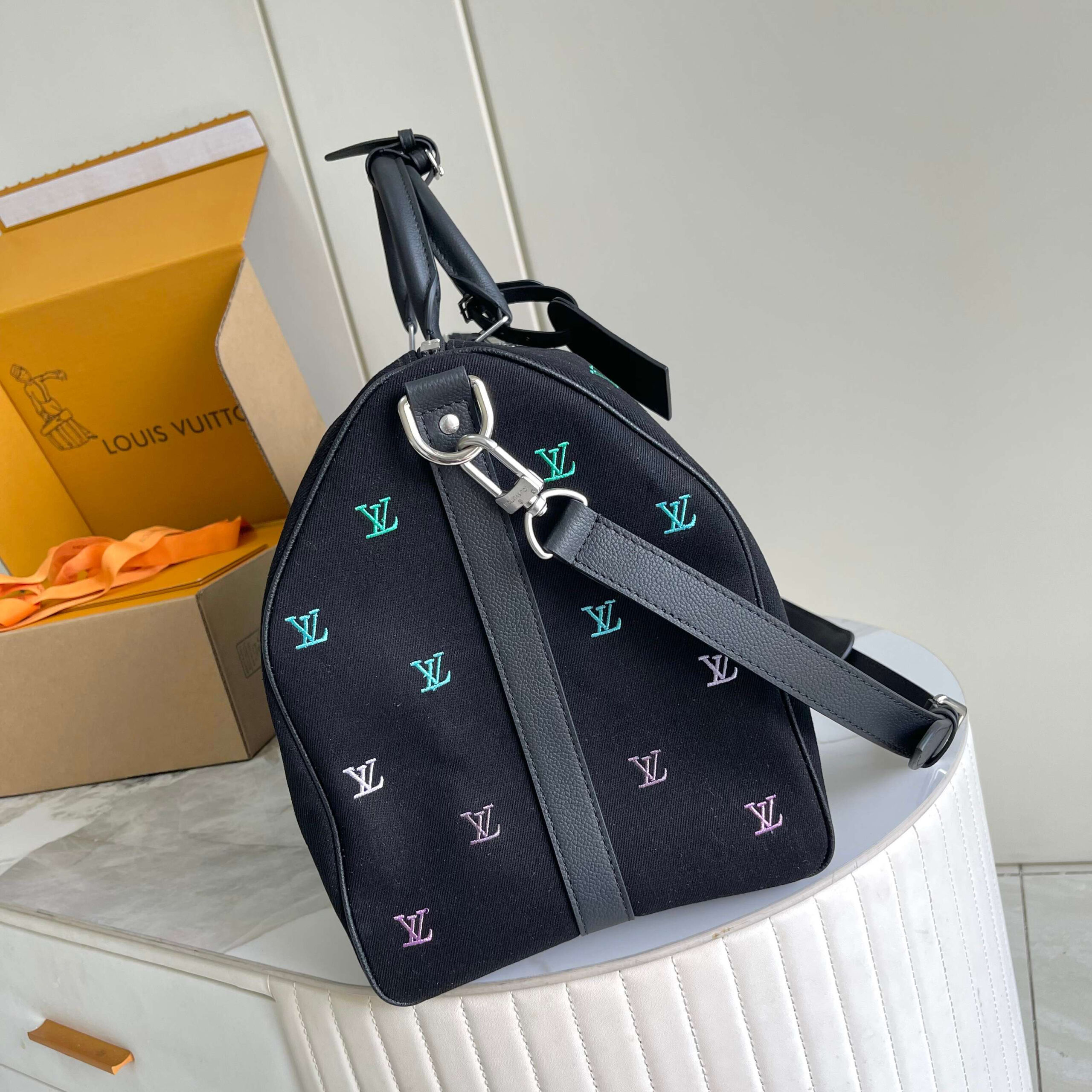 Louis Vuitton Keepall Bandoulière 50 Travel Bag in LV Blason Denim - Image 2