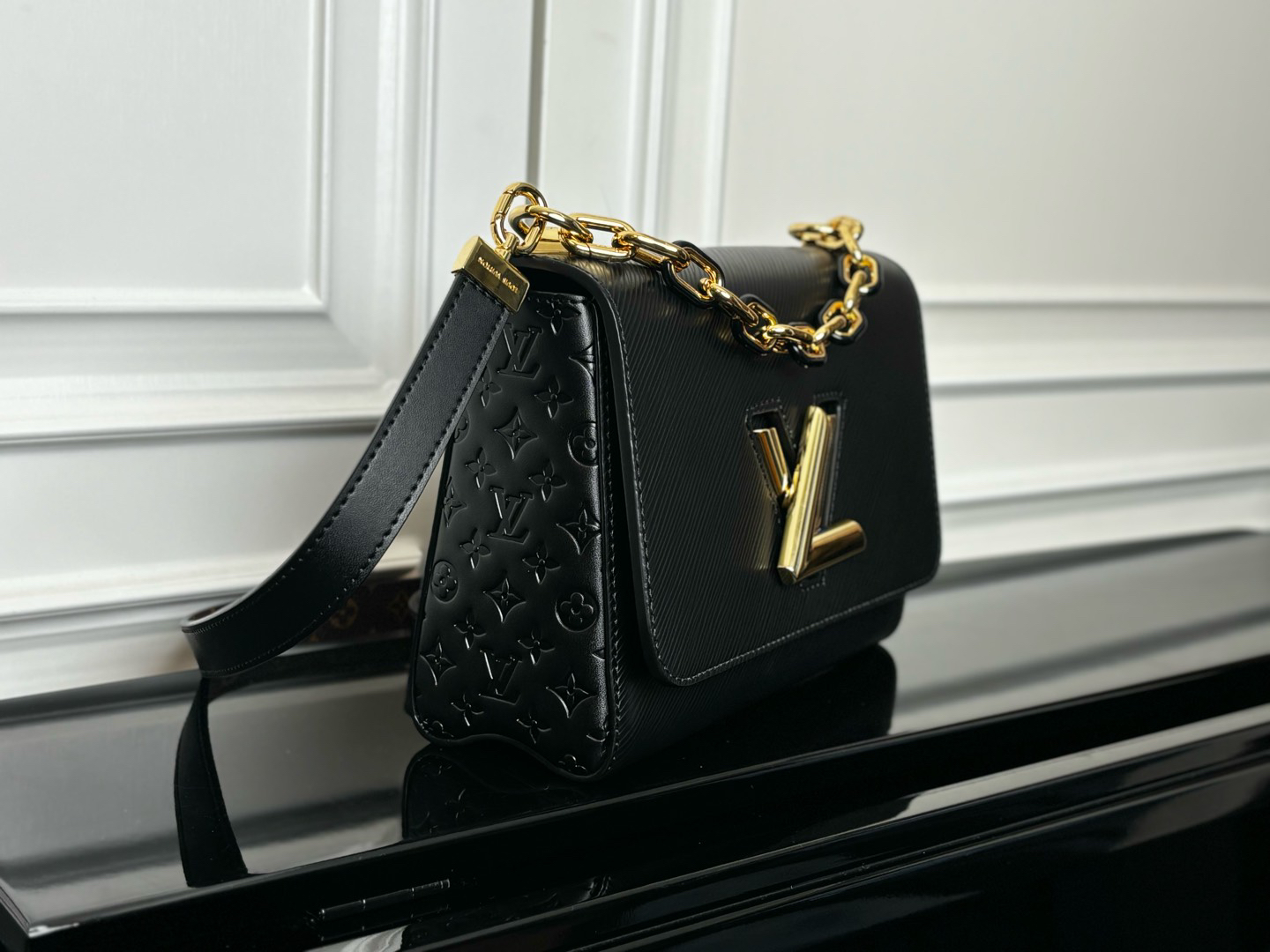 Louis Vuitton Twist MM Epi Leather Shoulder Bag - Black - Image 2