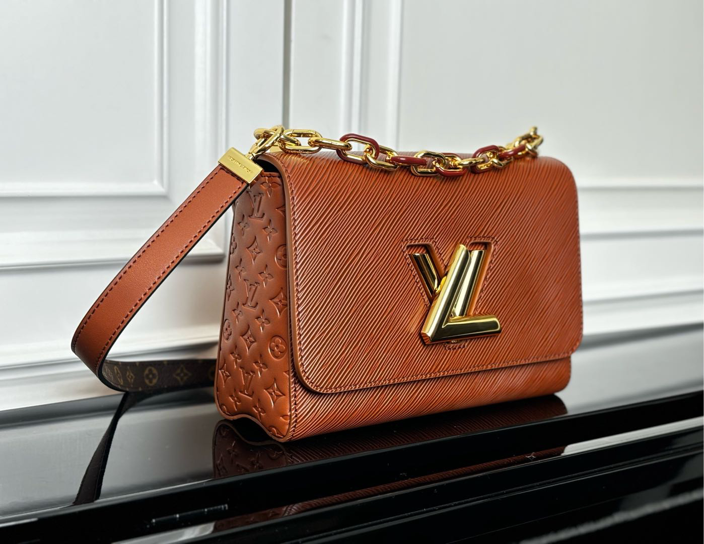 Louis Vuitton Twist MM Slim Crossbody Bag in Brown Epi Leather - Image 2