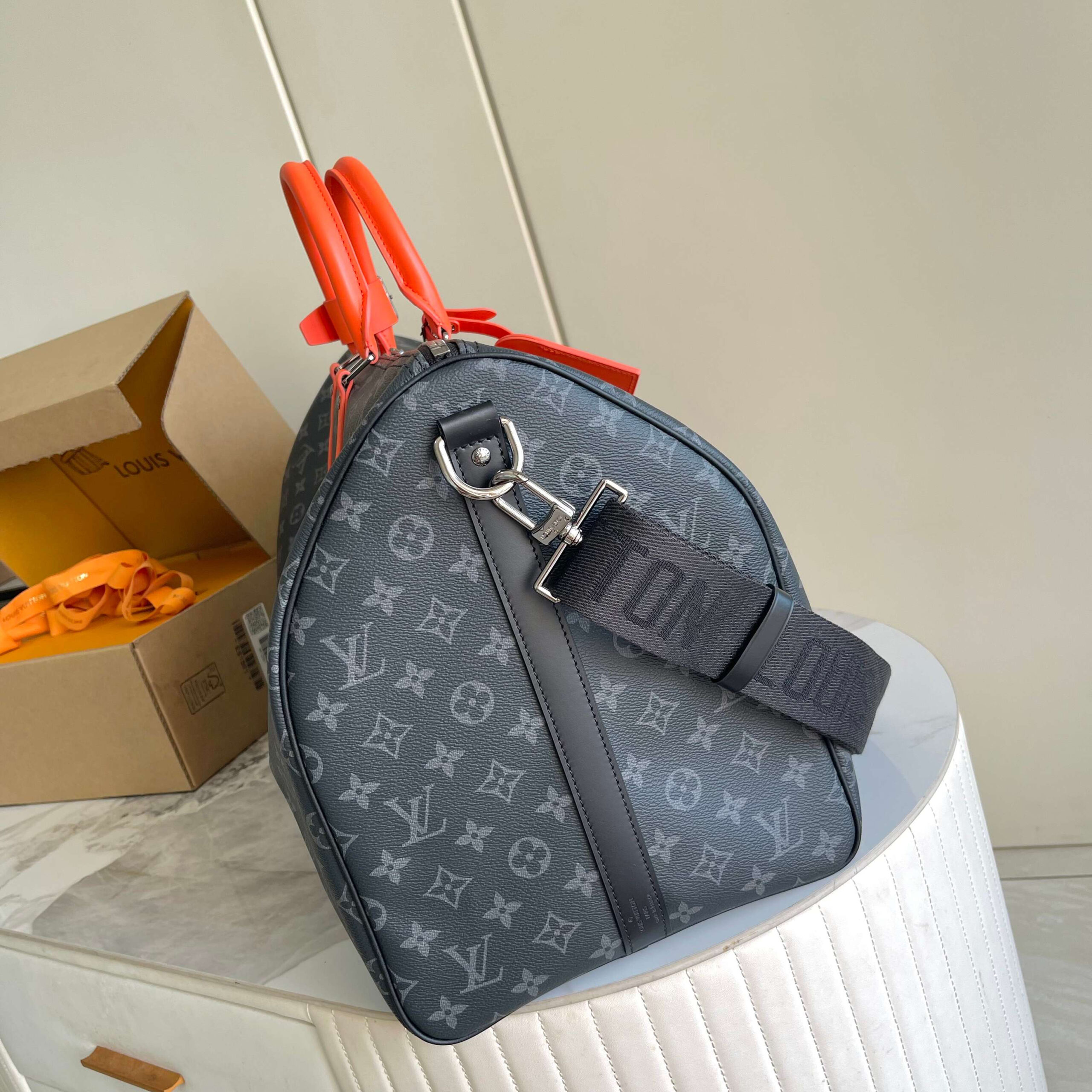 Louis Vuitton Keepall Bandoulière 55 Travel Bag in Monogram Eclipse Canvas - Image 2
