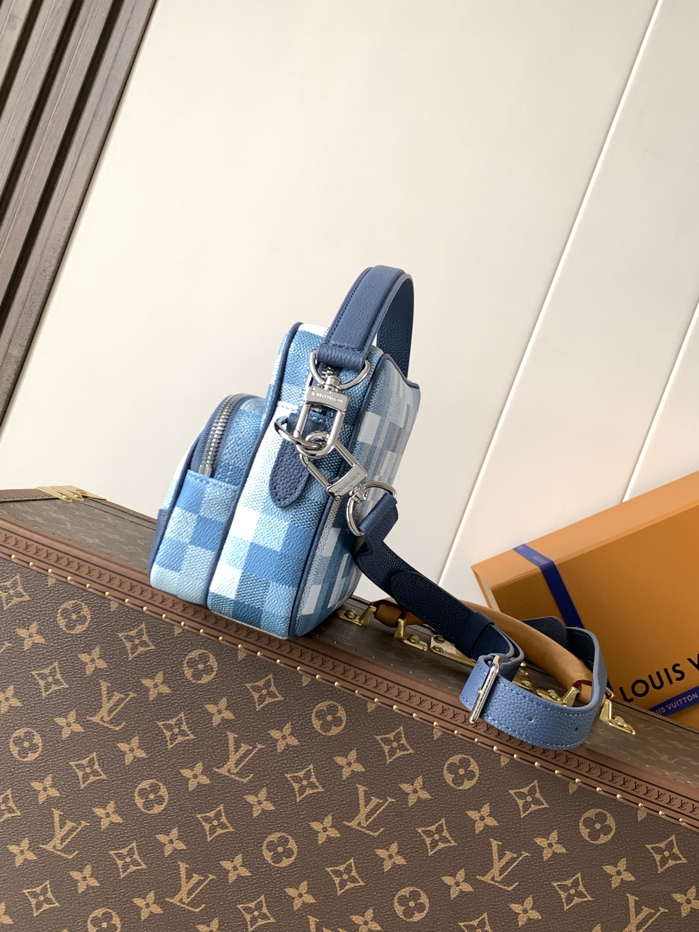 Louis Vuitton Nil M28606 Damoflage Crossbody Bag - Image 2
