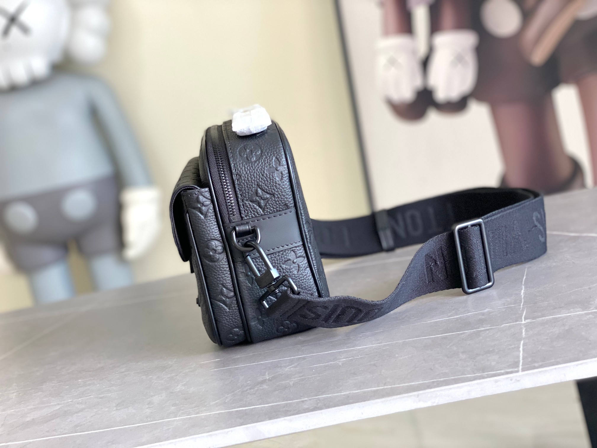 Louis Vuitton S Lock Messenger Bag M58489 in Black - Image 2