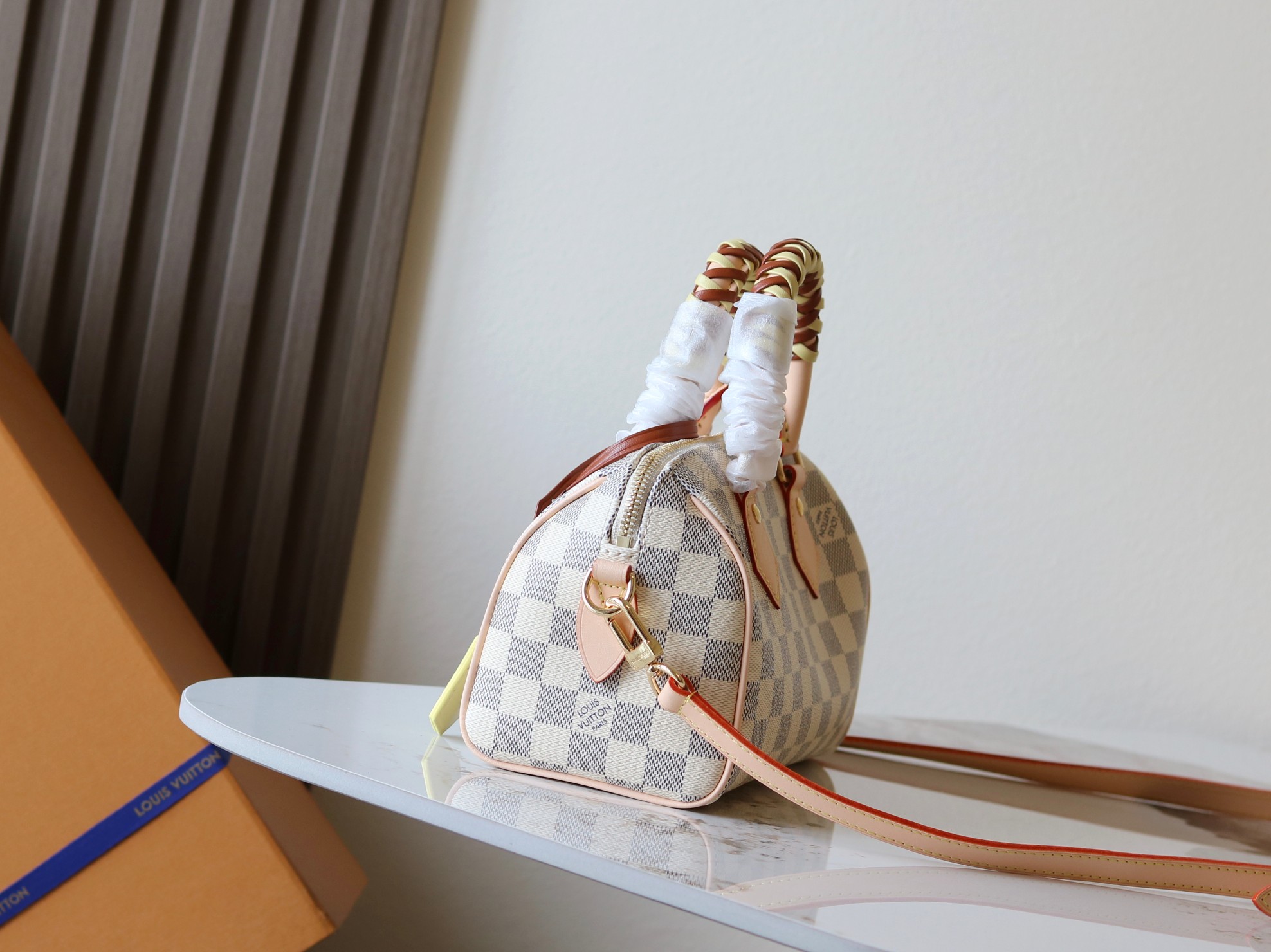 Louis Vuitton Speedy Bandoulière 20 Crossbody Bag - Image 2