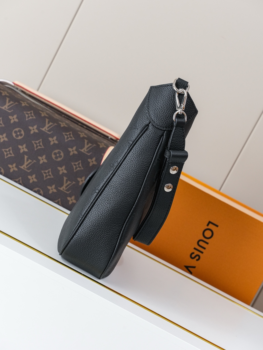 Louis Vuitton All Around Medium Shoulder Bag M14618 - Image 2