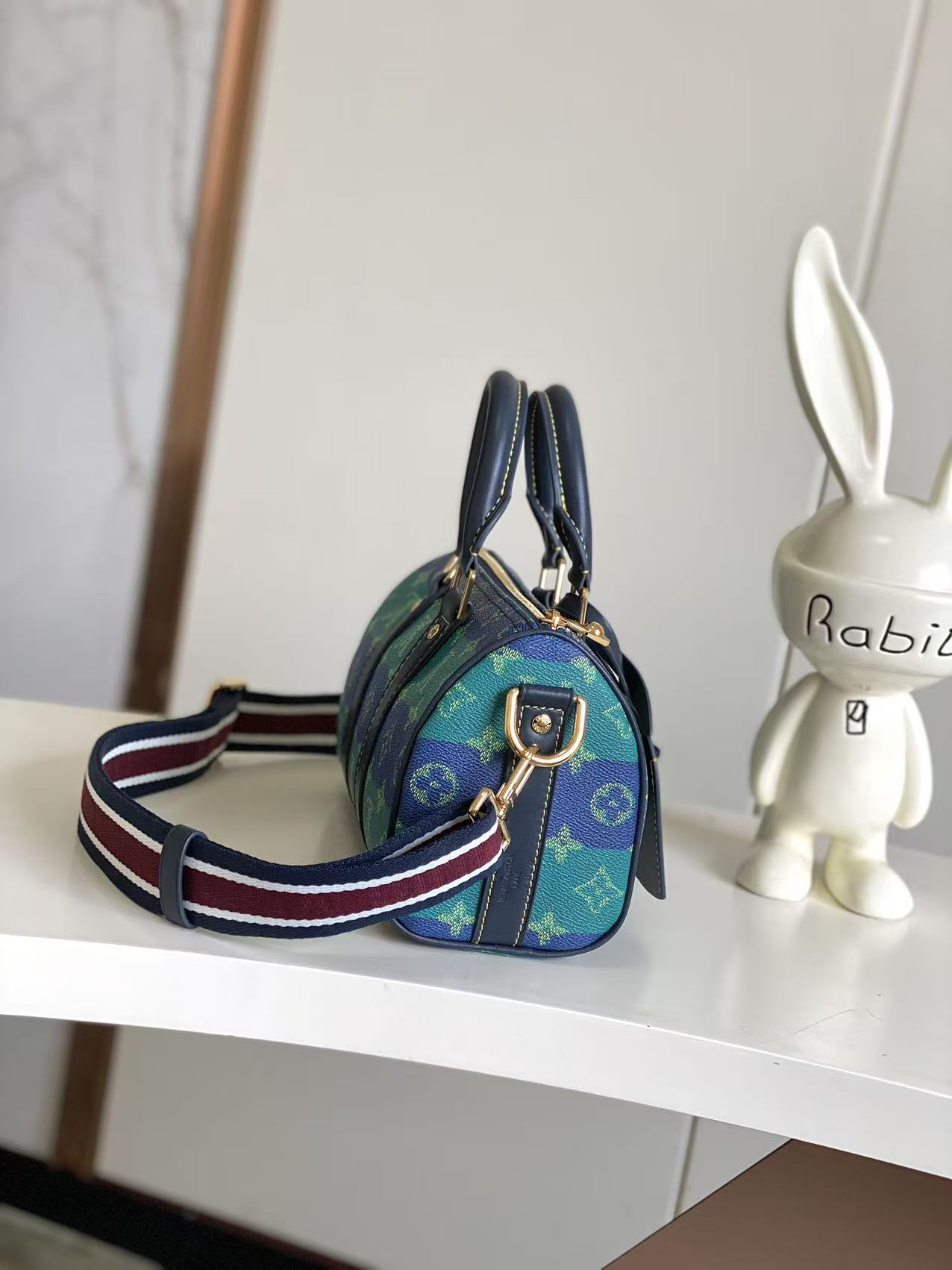 Louis Vuitton Keepall Bandoulière 25 Travel Bag in Monogram Surfin Canvas - Image 2
