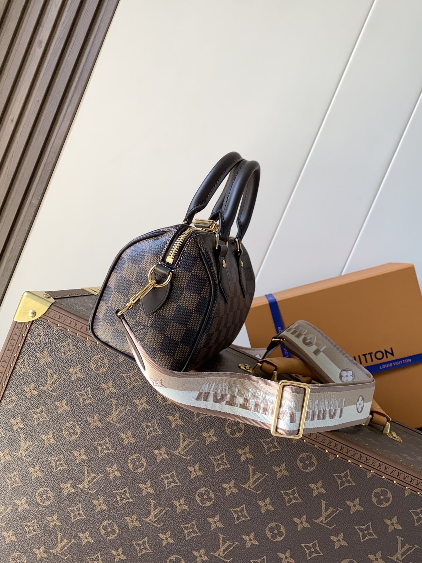 Louis Vuitton Speedy Bandoulière 20 Monogram Crossbody Bag - Image 2