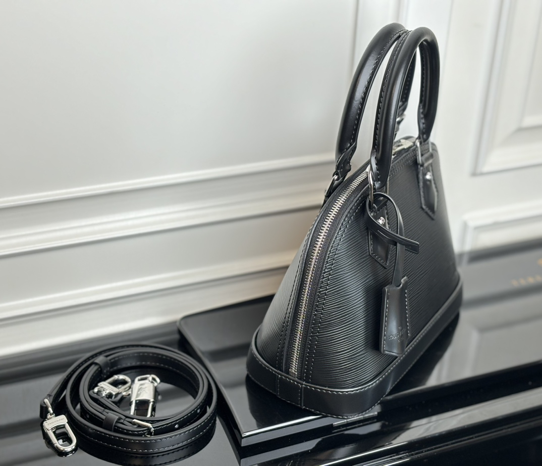 Louis Vuitton Alma BB Epi Leather Crossbody Bag - Image 2