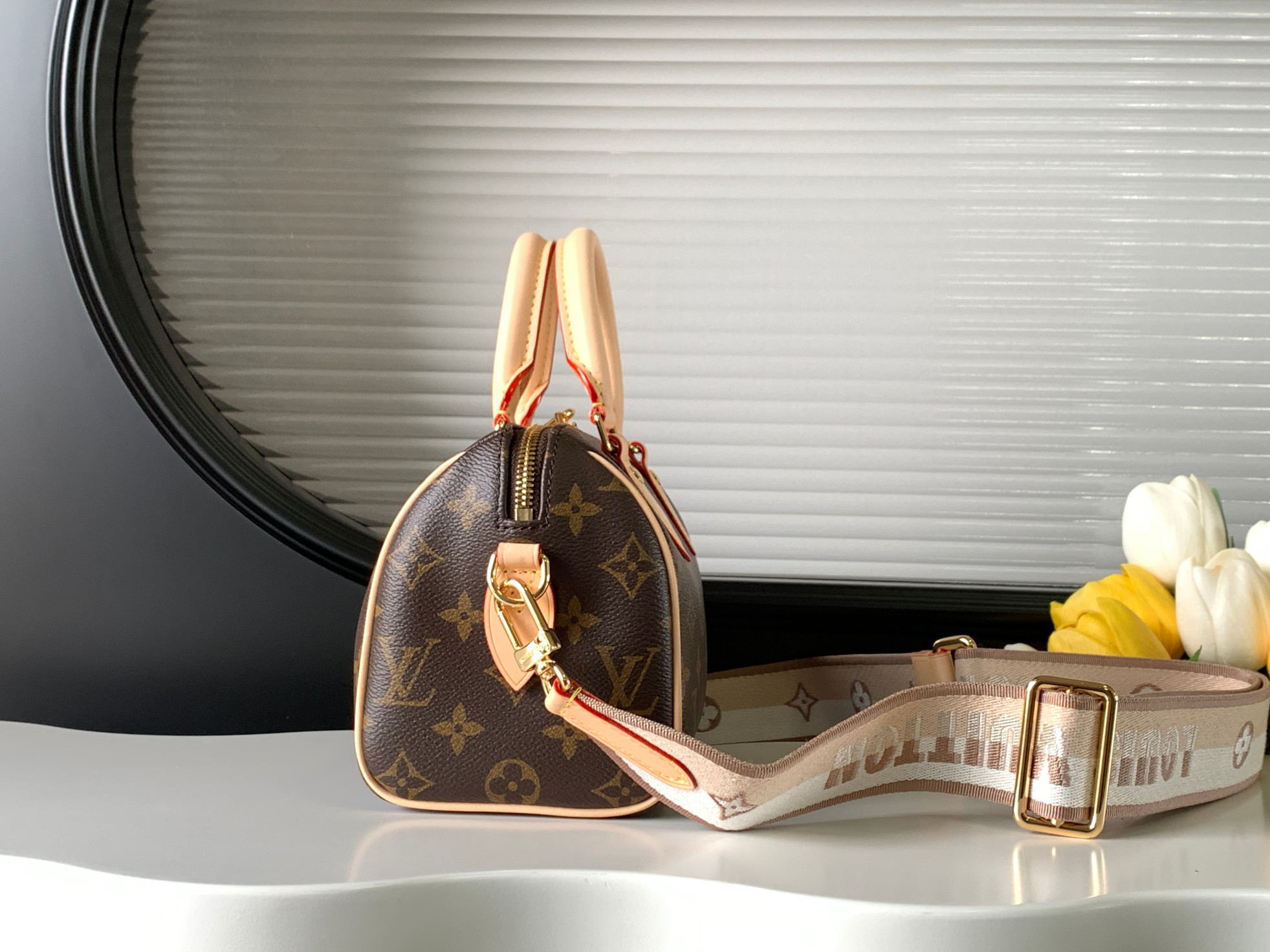 Louis Vuitton Speedy Bandoulière 20 Monogram Crossbody Bag - Image 2