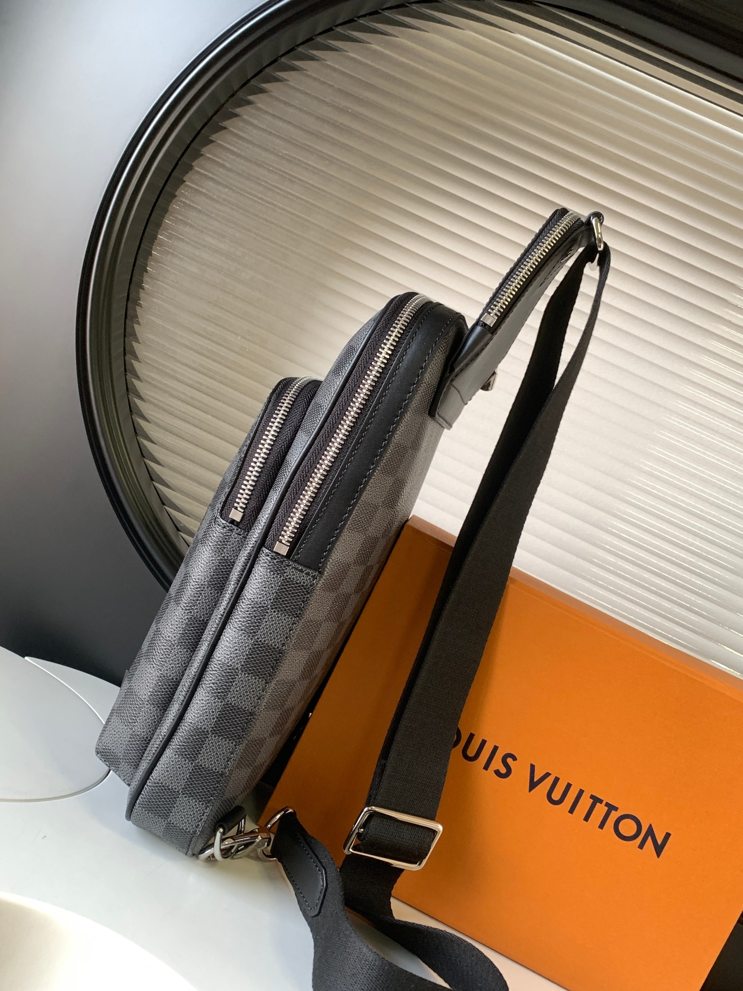 Louis Vuitton Avenue Shoulder Bag in Damier Graphite Canvas - Image 2