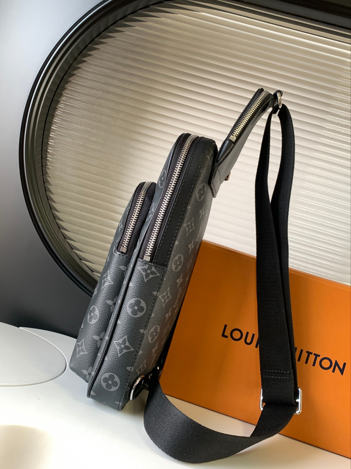 Louis Vuitton Avenue Shoulder Bag in Damier Graphite - Image 2