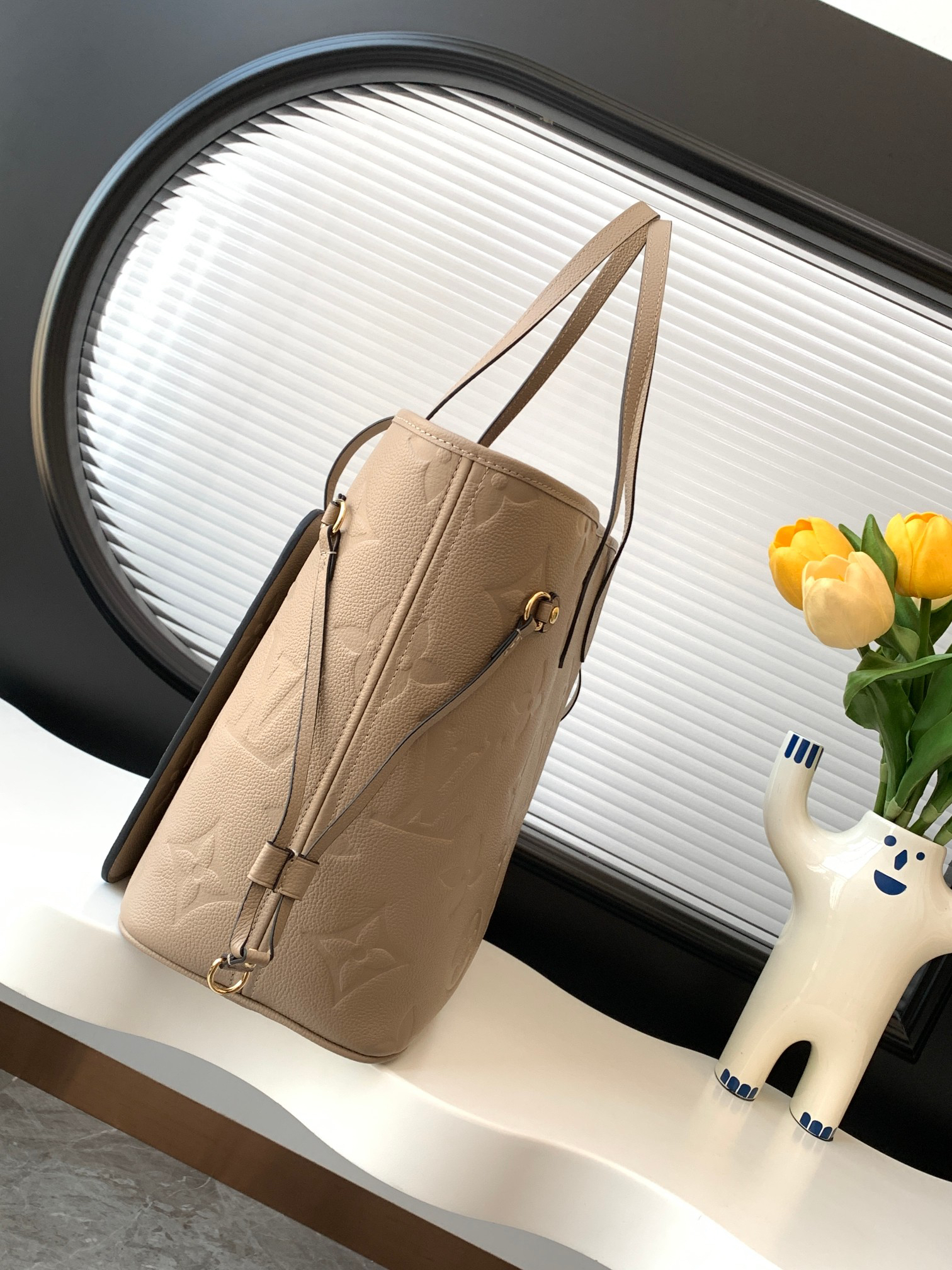 Neverfull Medium Tote Bag in Black - Image 2