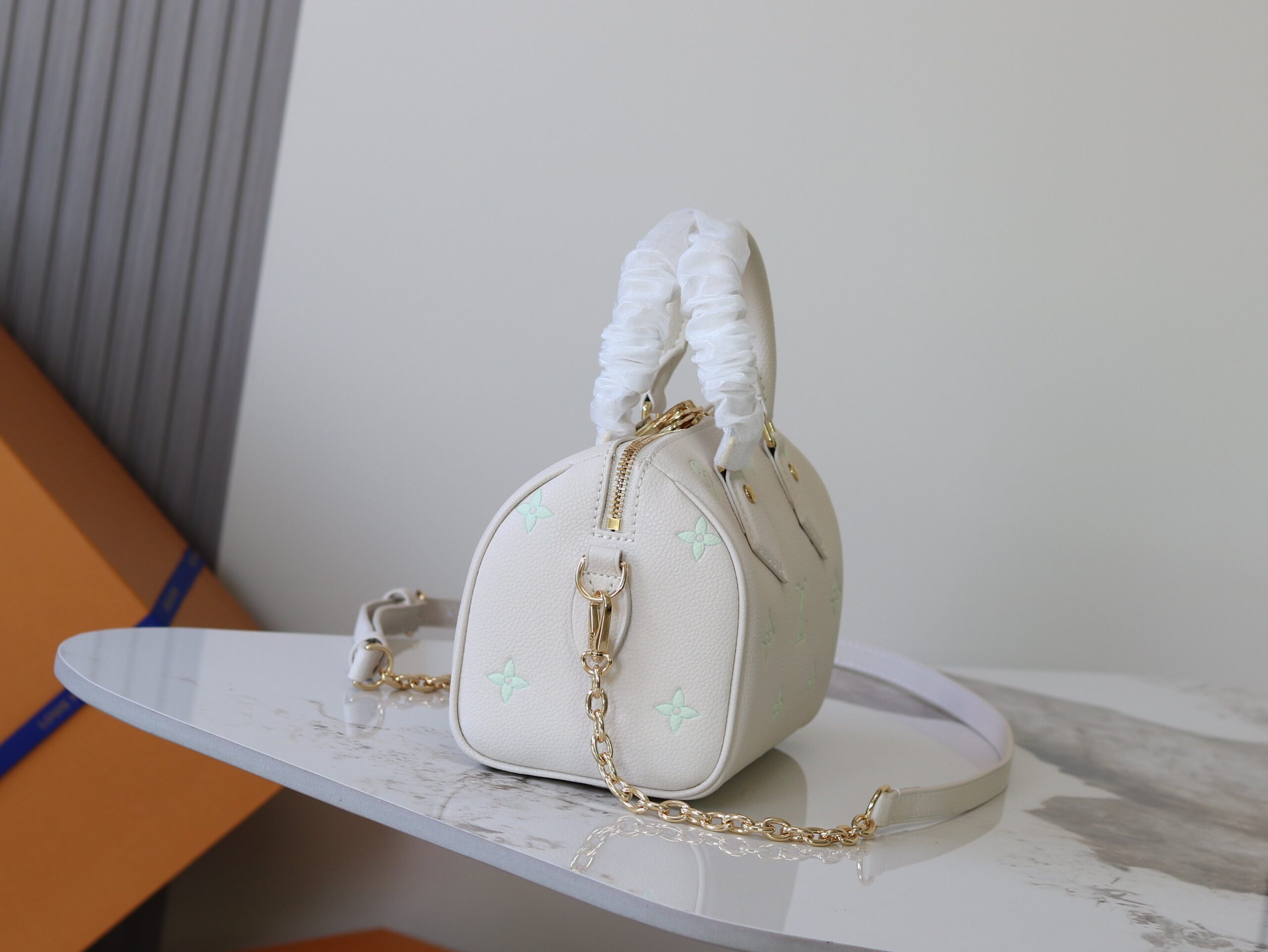 Louis Vuitton Speedy Bandoulière 20 Crossbody Bag - Image 2