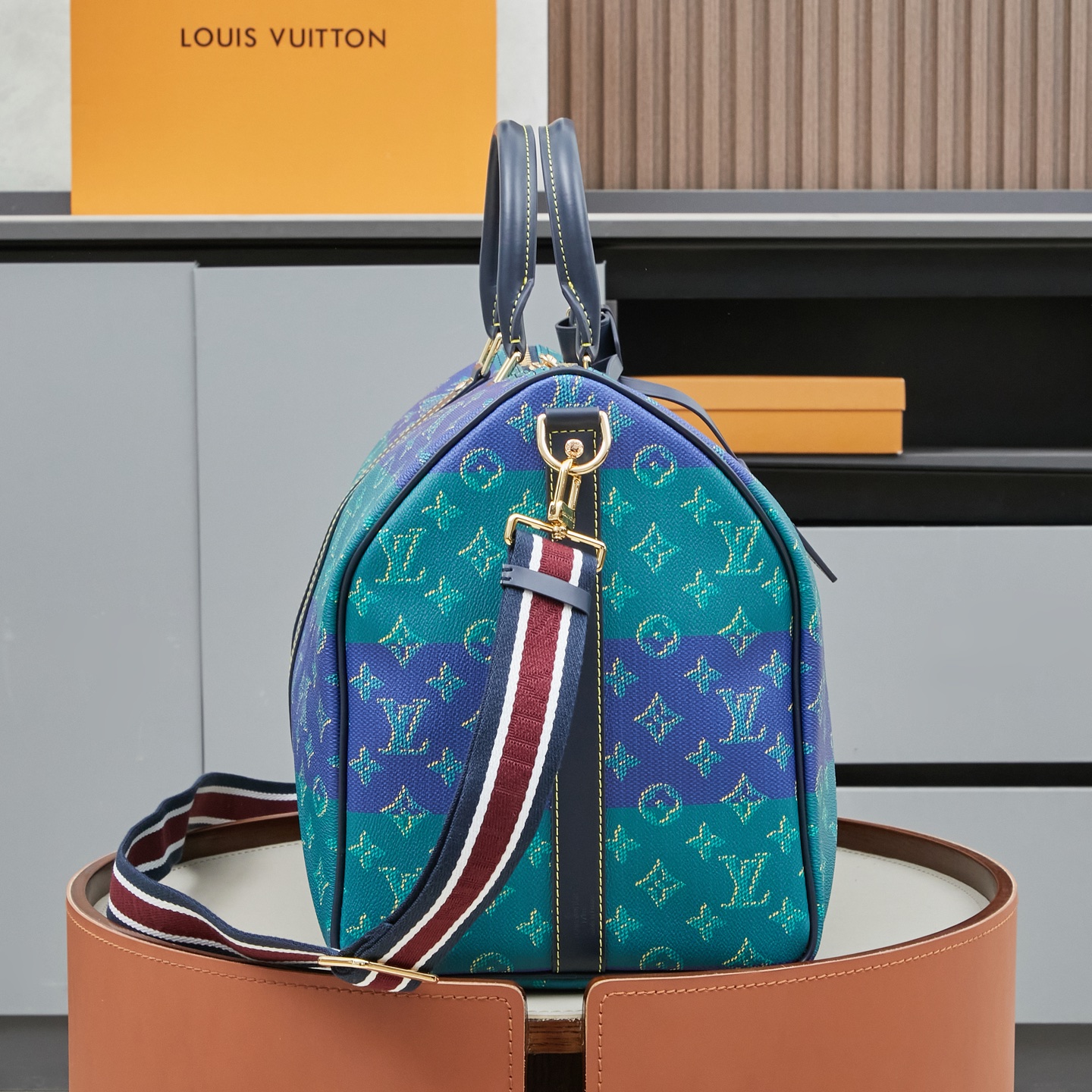 Louis Vuitton Keell Bandoulière 50 Travel Bag in Blue-Green Monogram Canvas - Image 2