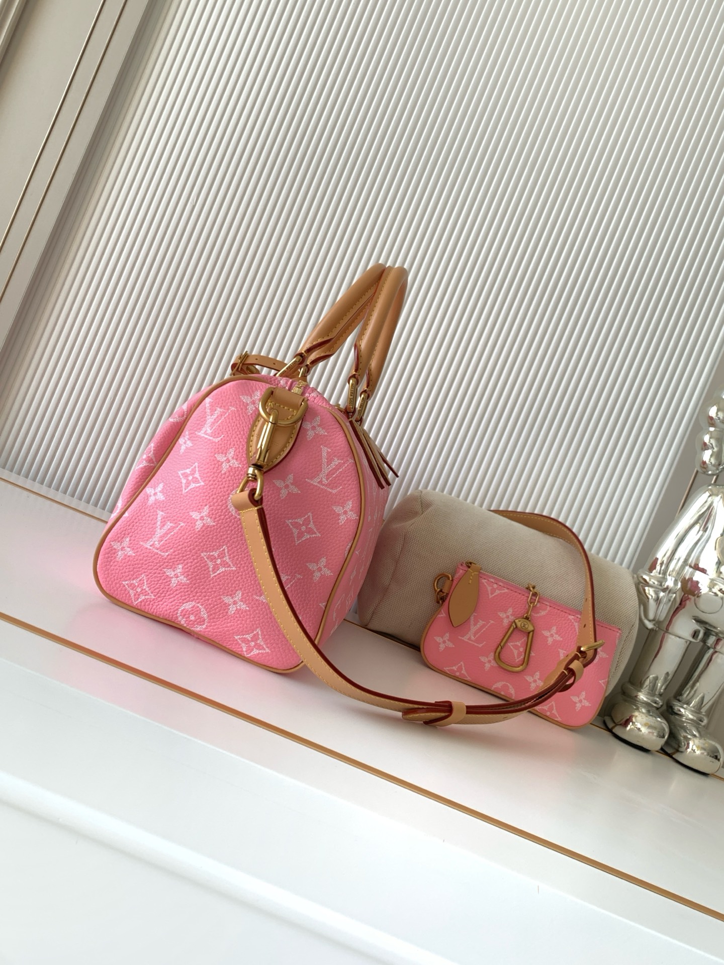Louis Vuitton Speedy Bandoulière 25 Leather Crossbody Bag - Image 2