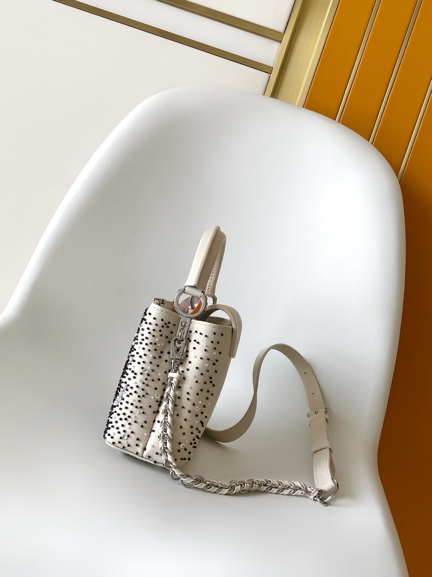 Louis Vuitton Capucines Mini Handbag in Black and Beige Beaded Calfskin - Image 2