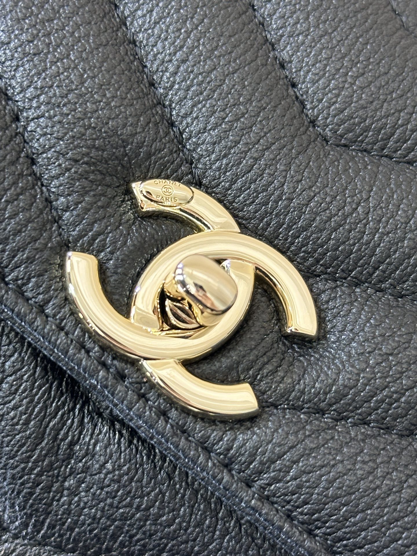 Chanel Coco Handle Extended Handbag - Image 2