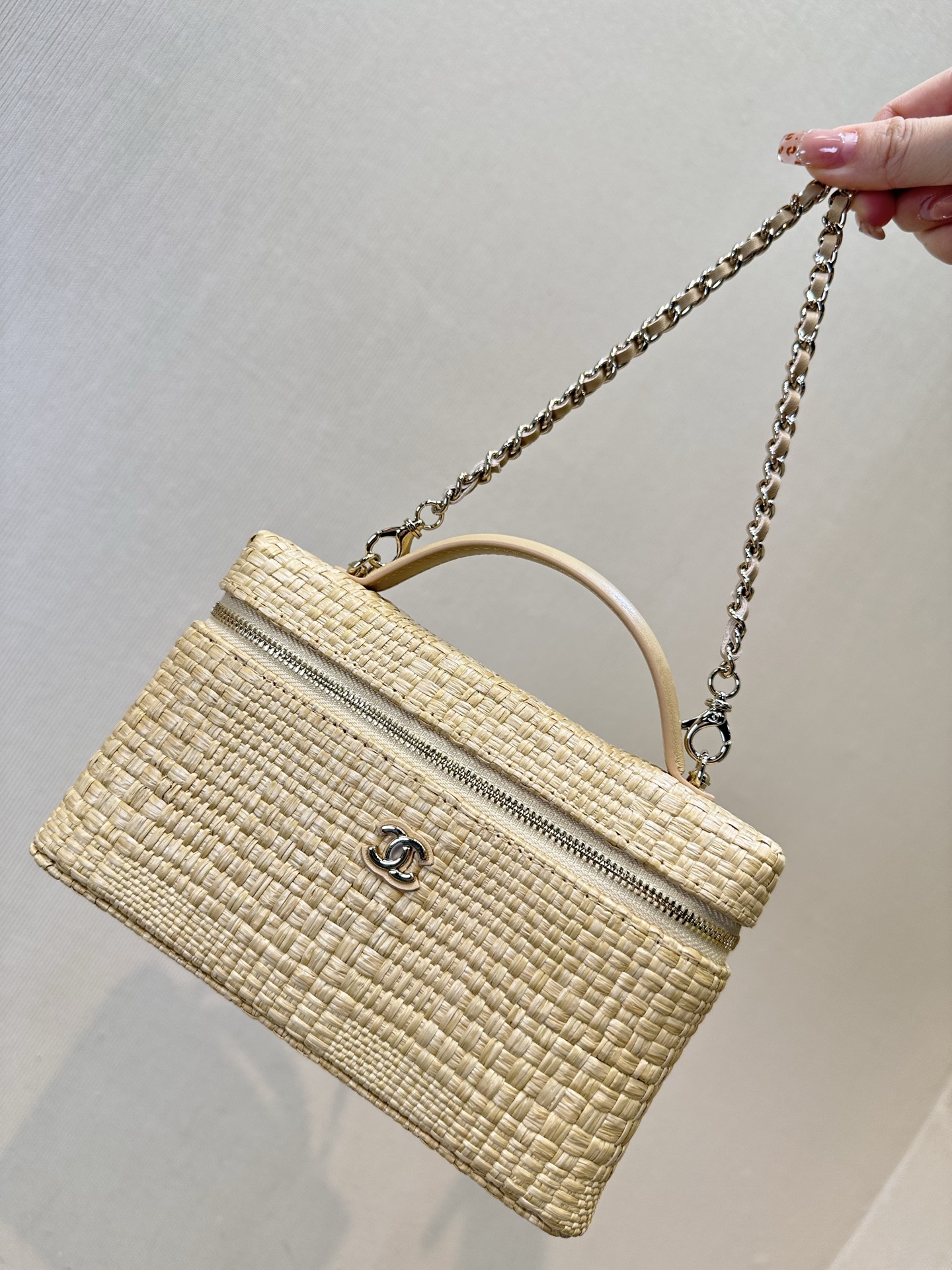 Chanel 26P Woven Box Bag - Image 2