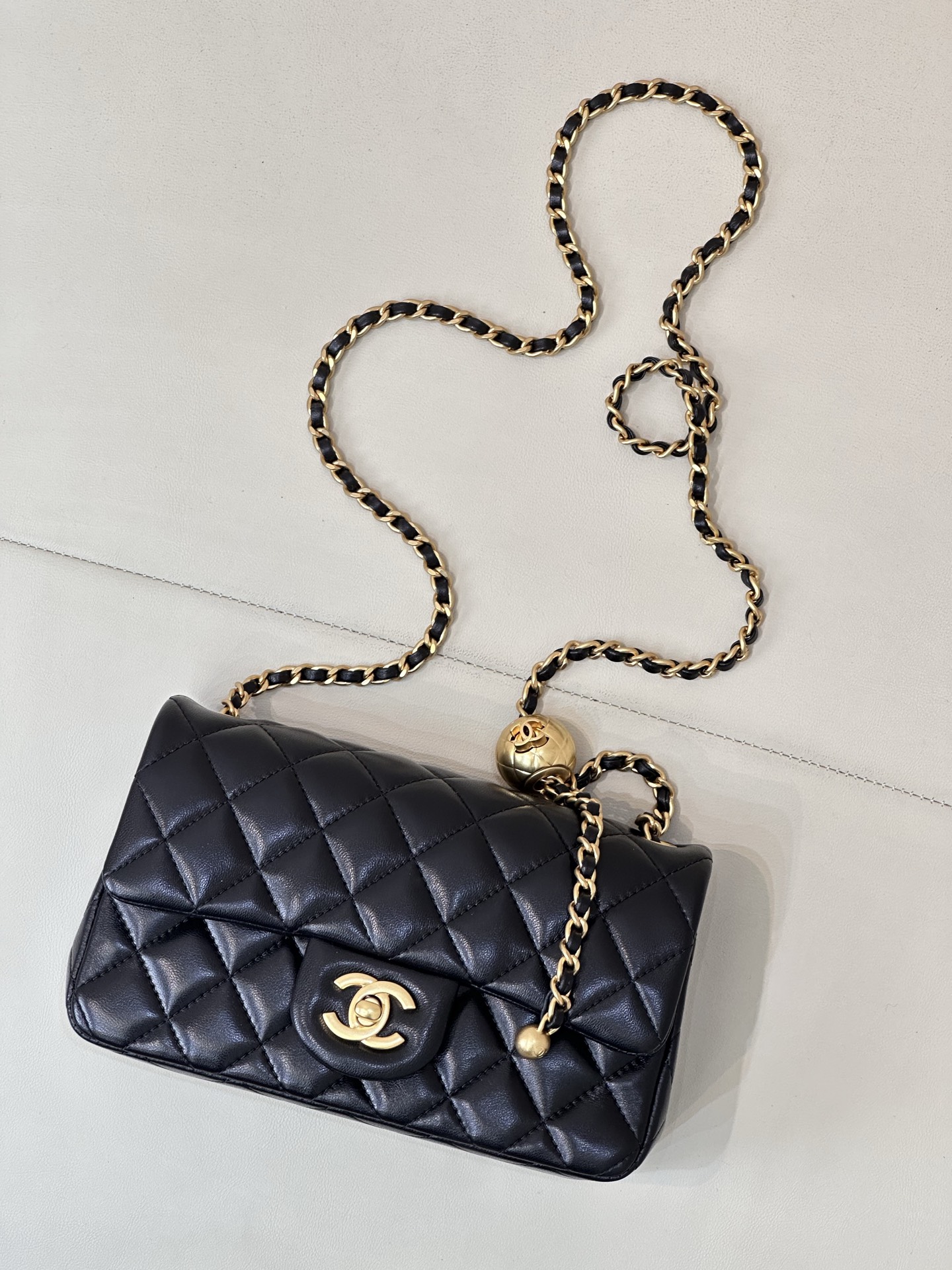Chanel Quilted Gold Ball Chain Crossbody Bag - Image 2