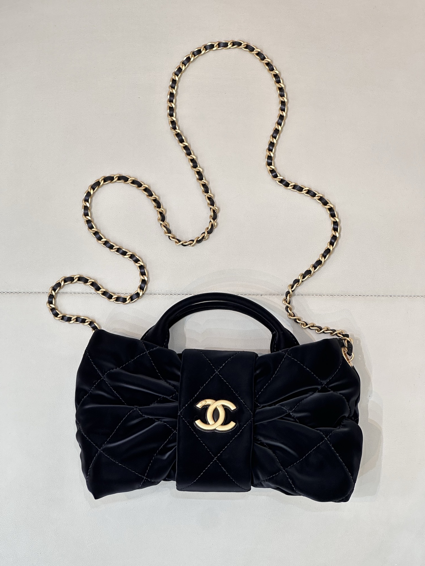 Chanel Butterfly Bow Lambskin Handbag - Image 2