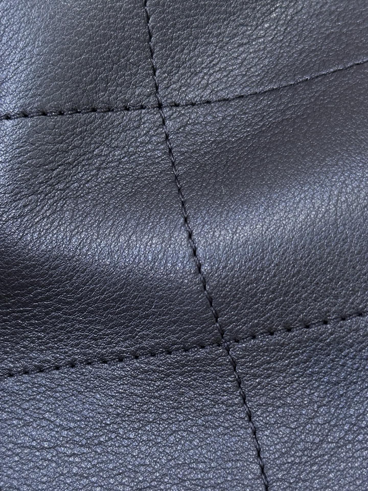 Chanel 5657 Large Size Handbag - Image 2