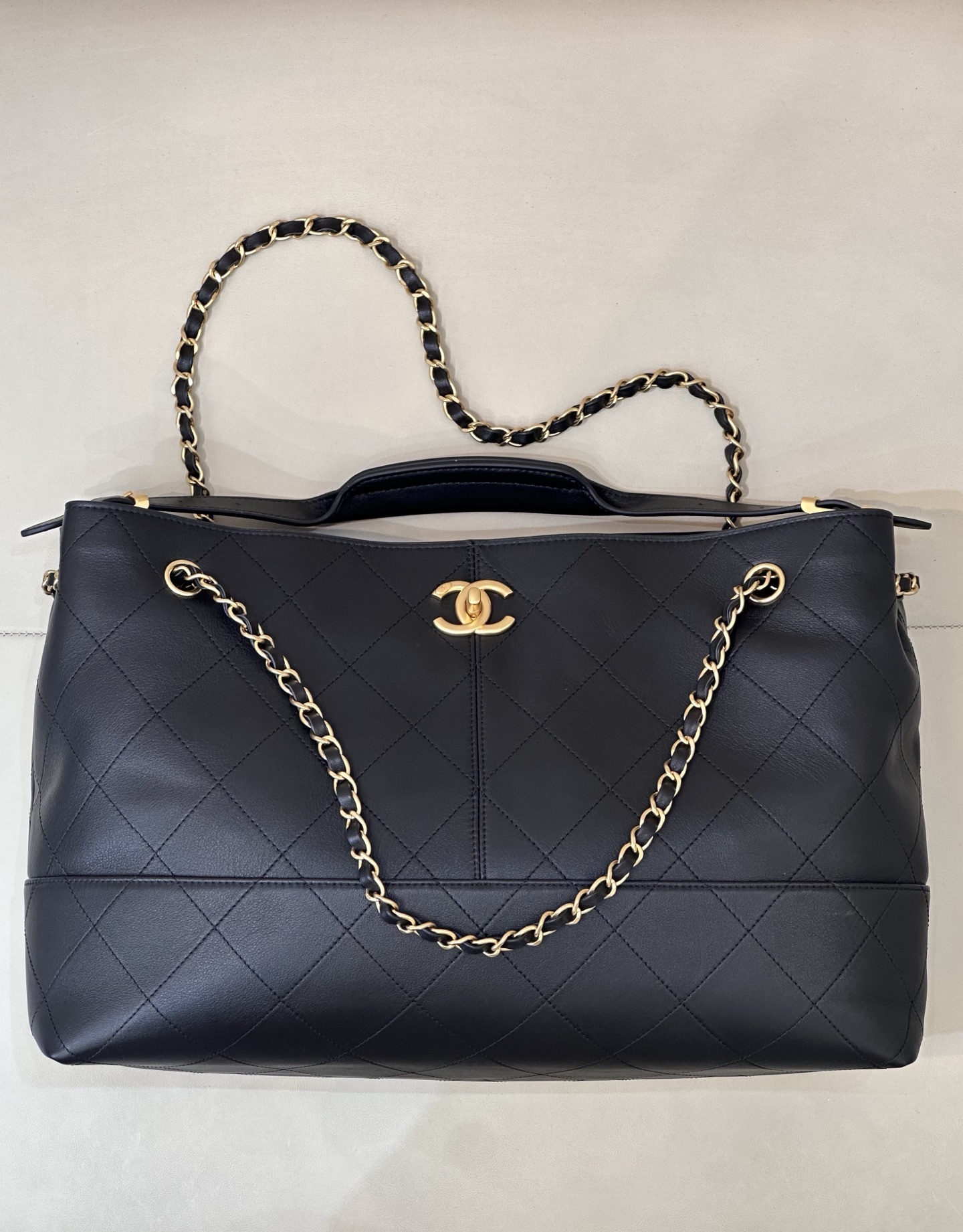Chanel 5657 Large Size Handbag - Image 2