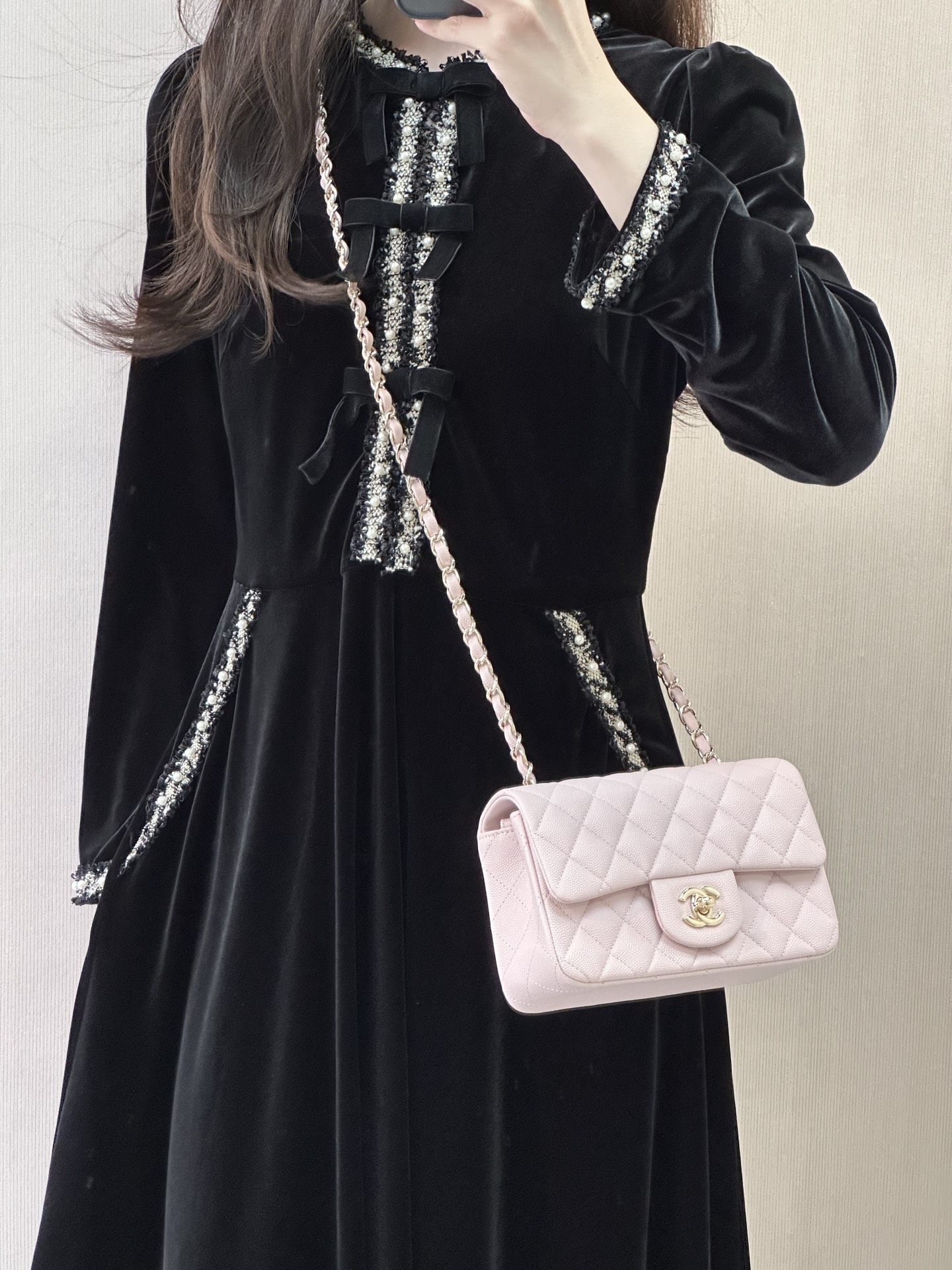 Chanel Classic Flap Mini Shoulder Bag in Pink Lambskin - Image 2