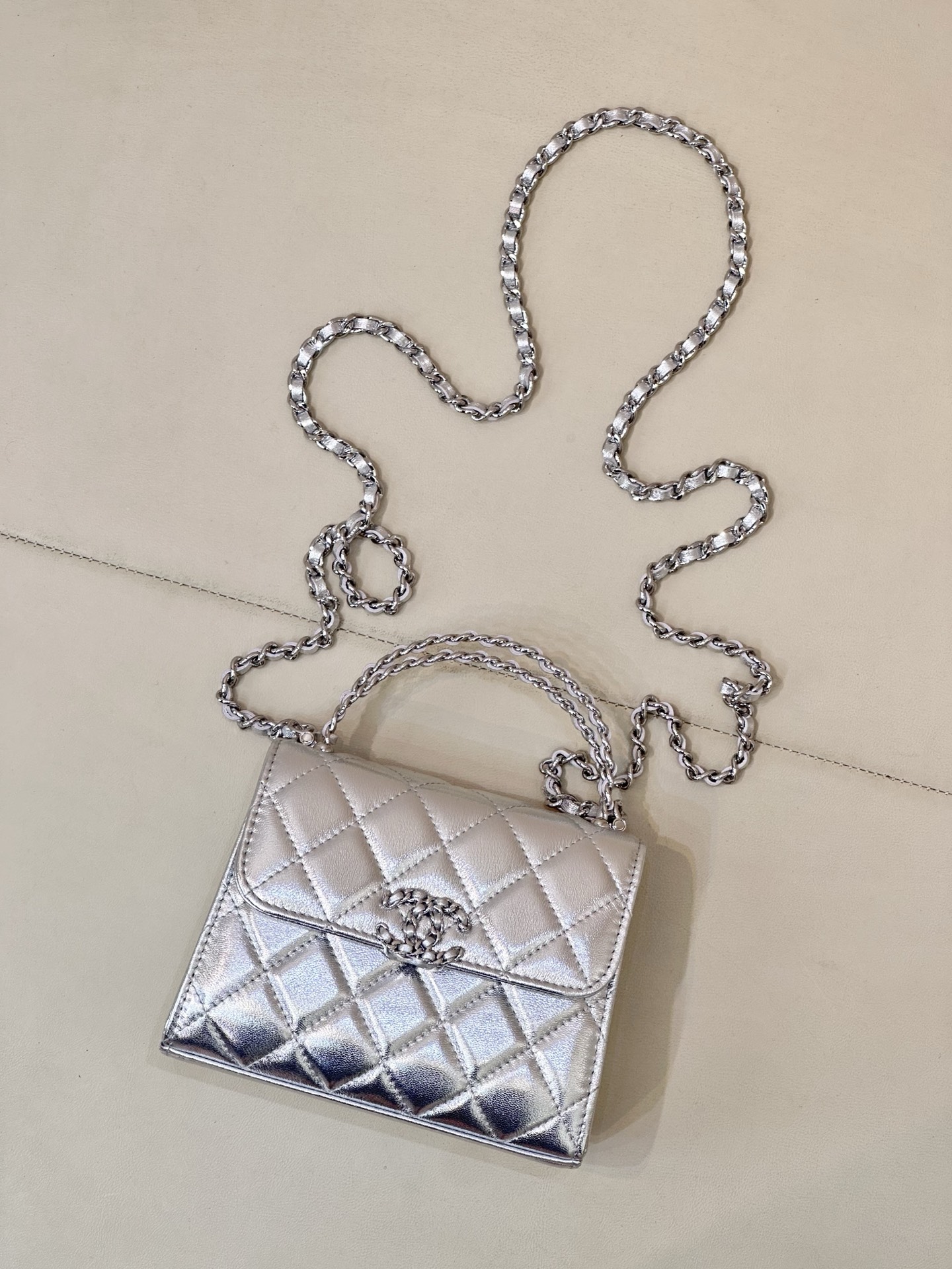 Kelly 25 Top Handle Crossbody Bag - Image 2