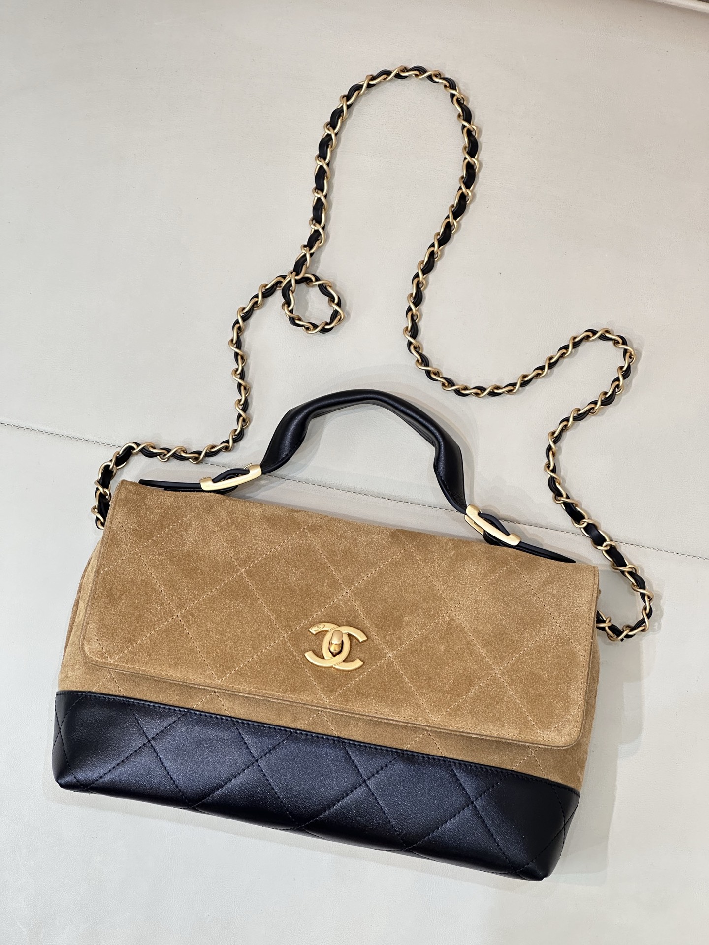 Chanel Deer Leather Messenger Bag - Image 2