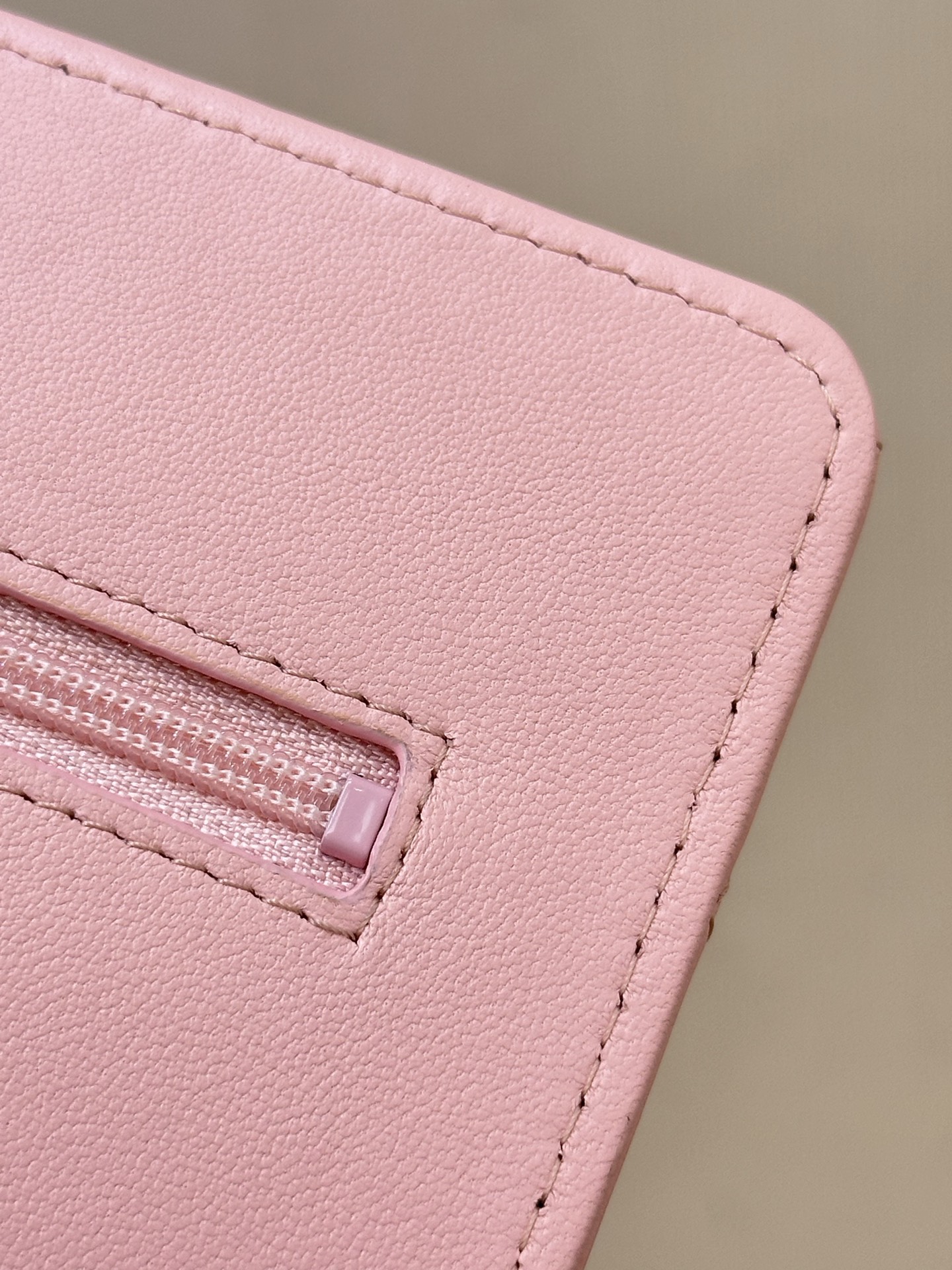 Lambskin Wallet on Chain - Image 2