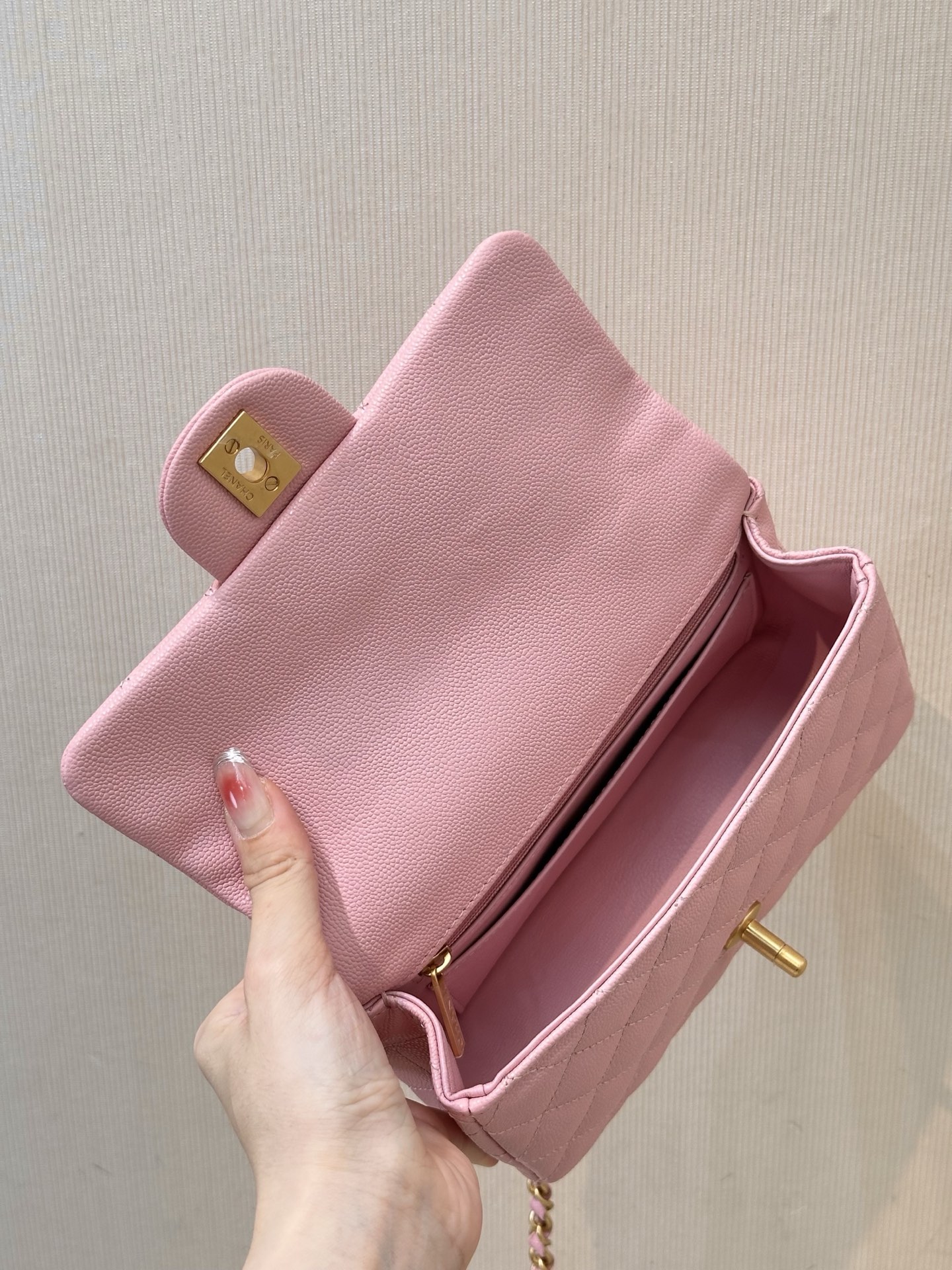 Chanel 24B Mini Flap Leather Crossbody Bag - Image 2