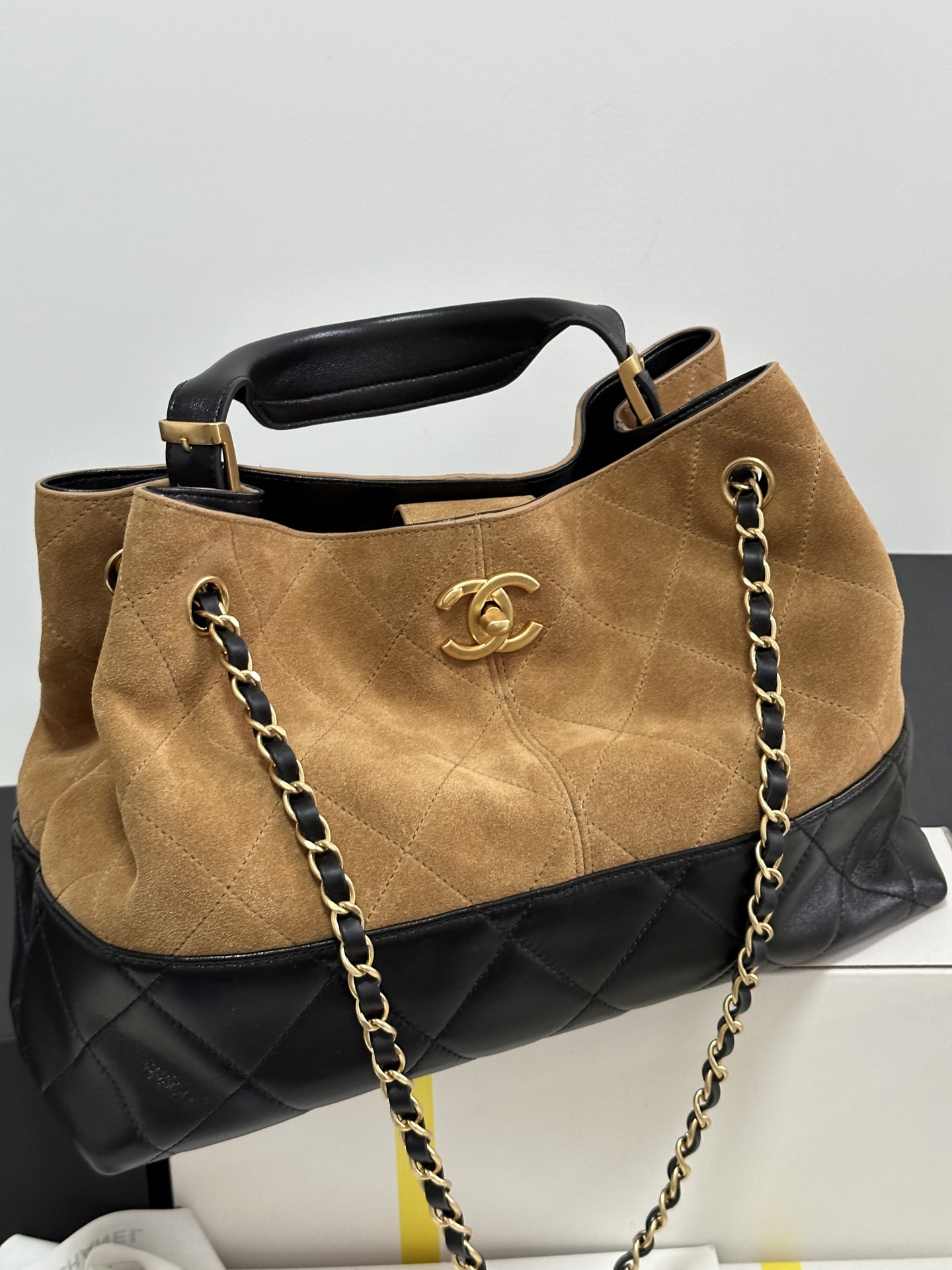 Chanel 25A Small Calfskin and Lambskin Tote Bag - Image 2