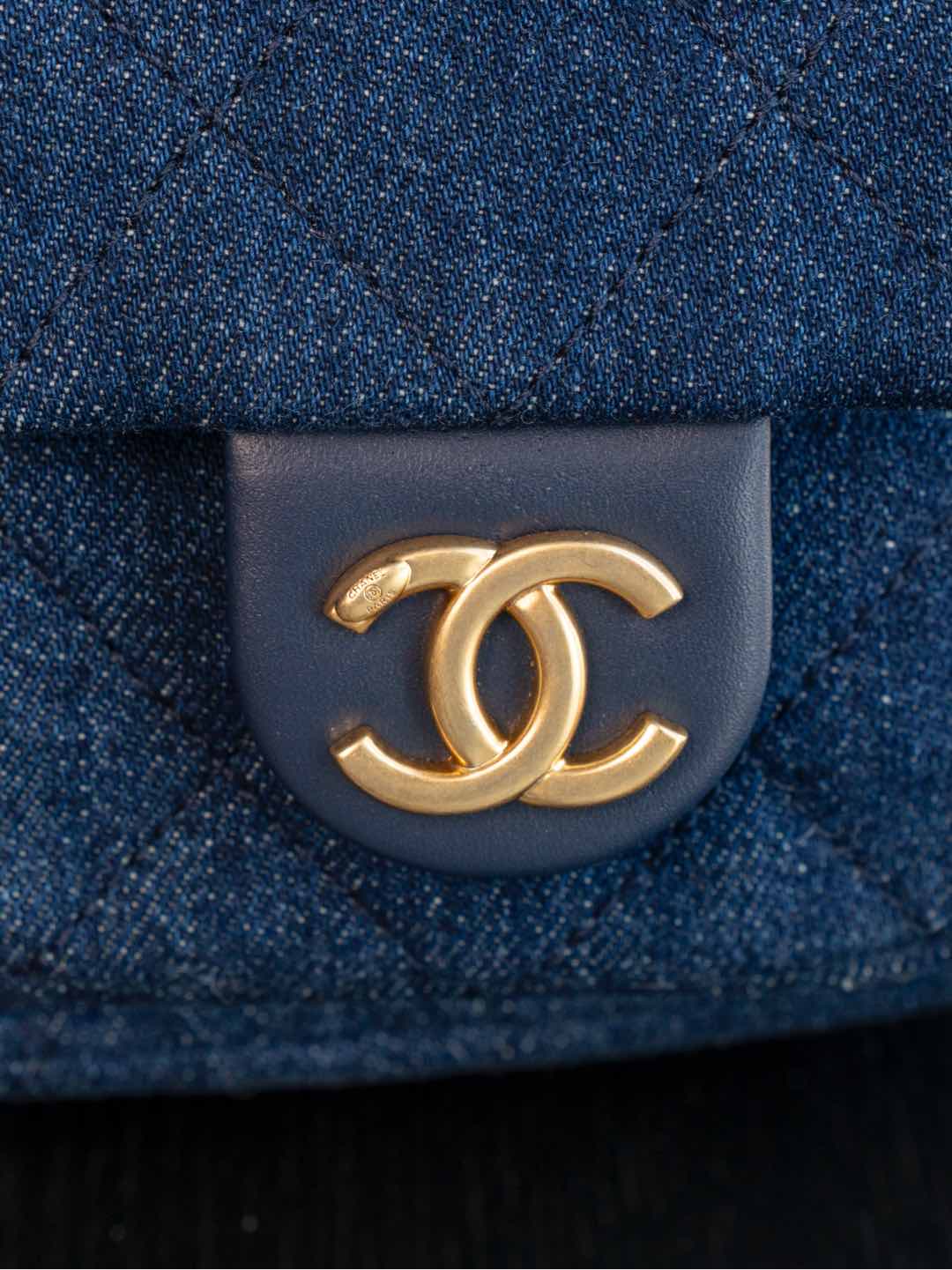 Chanel 25C Denim Hobo Shoulder Bag - Image 2