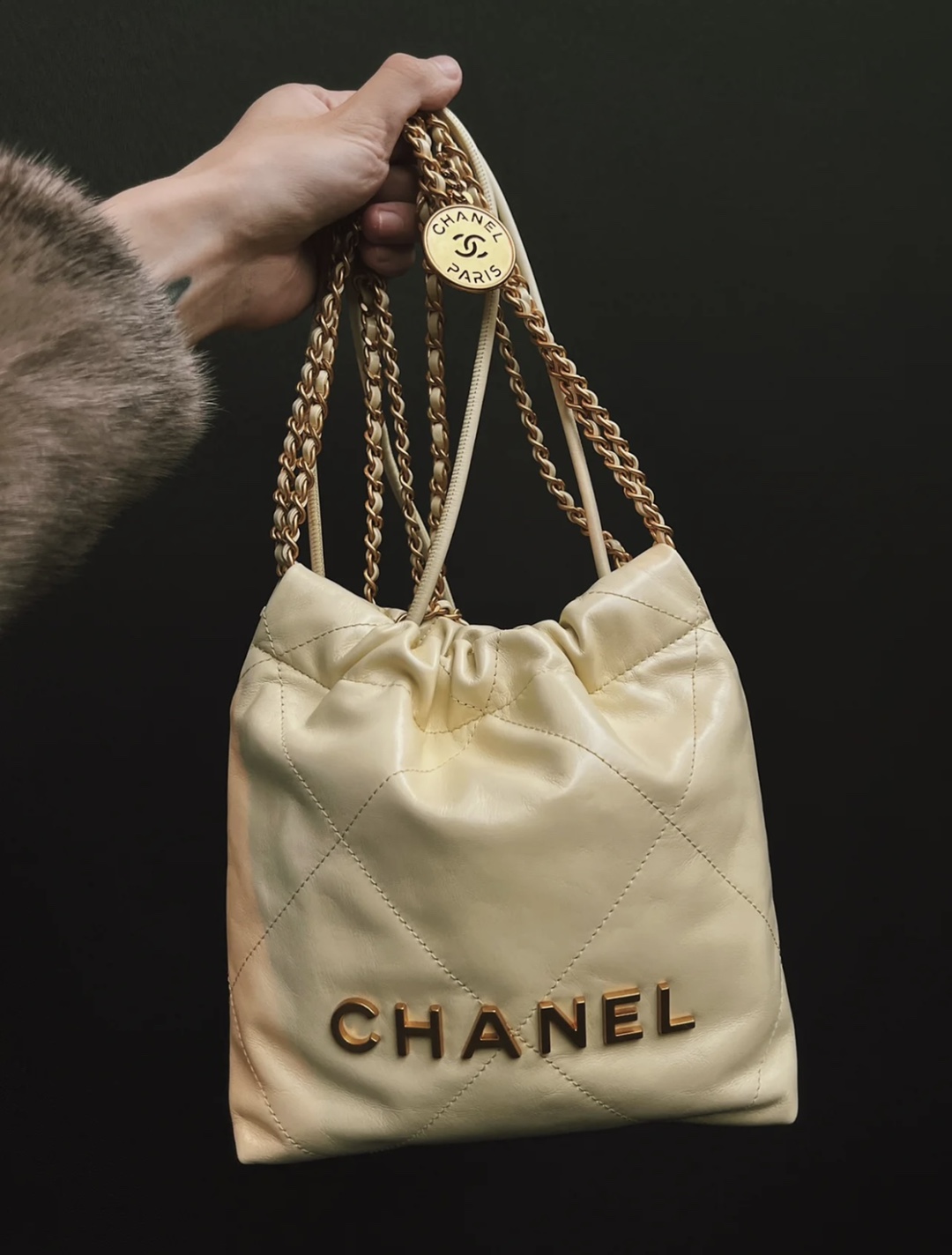 Chanel Mini 22 Leather Shoulder Bag - Image 2
