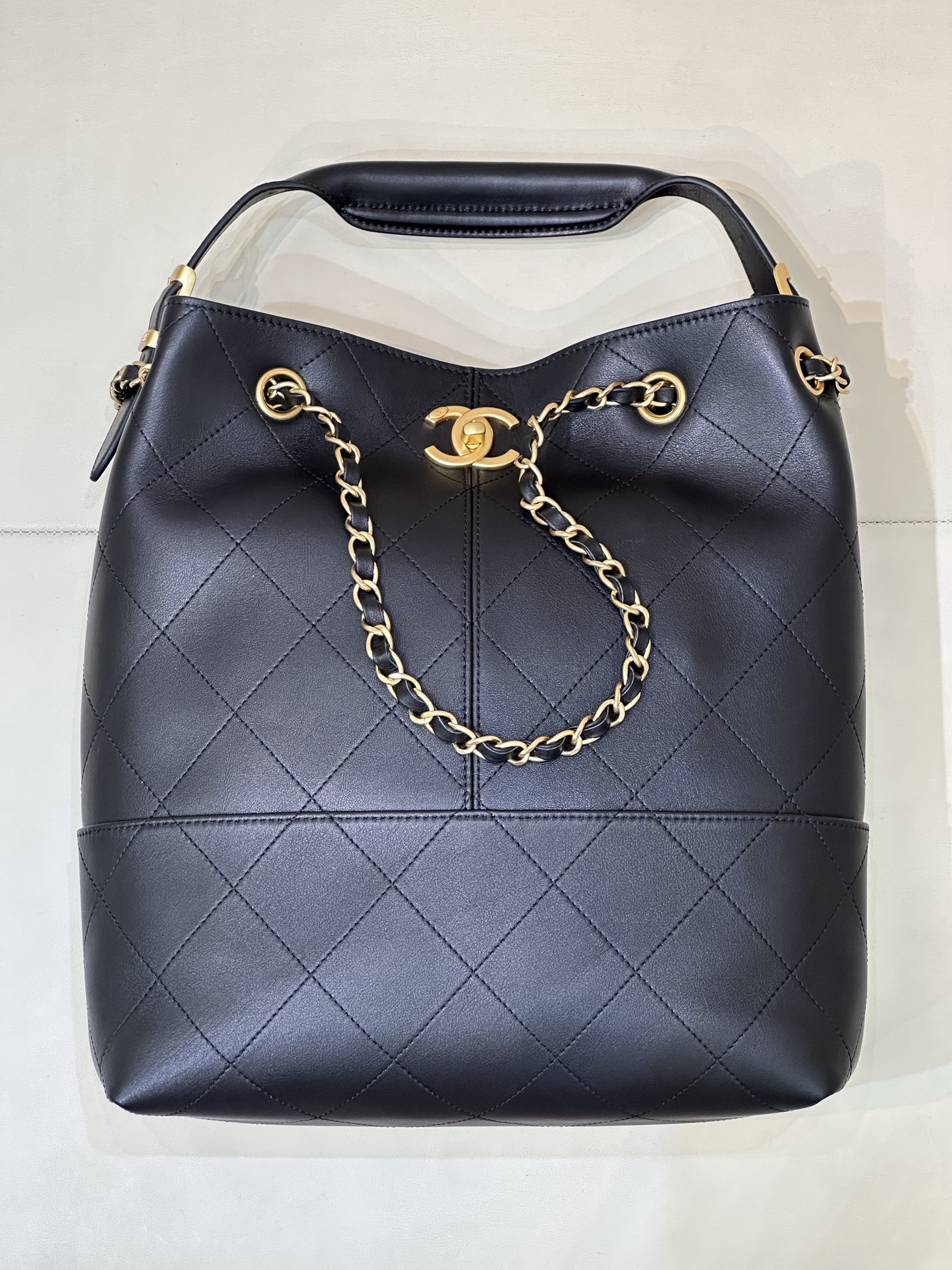 Chanel 25A Leather Handbag 5636 - Image 2