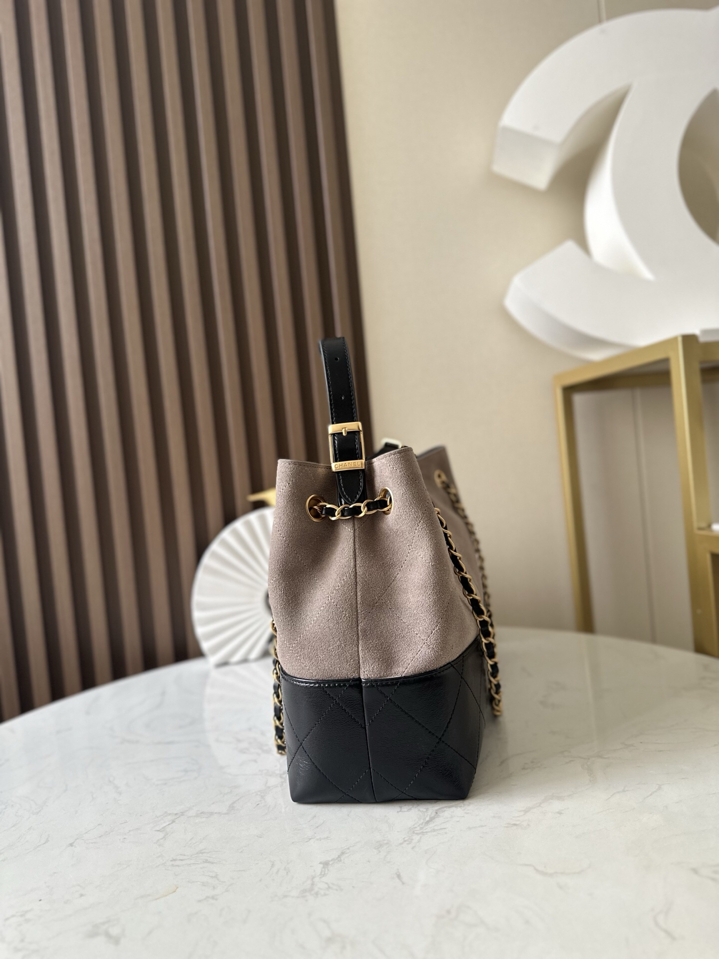 Chanel 25A Handmade Lambskin Bag - Image 2