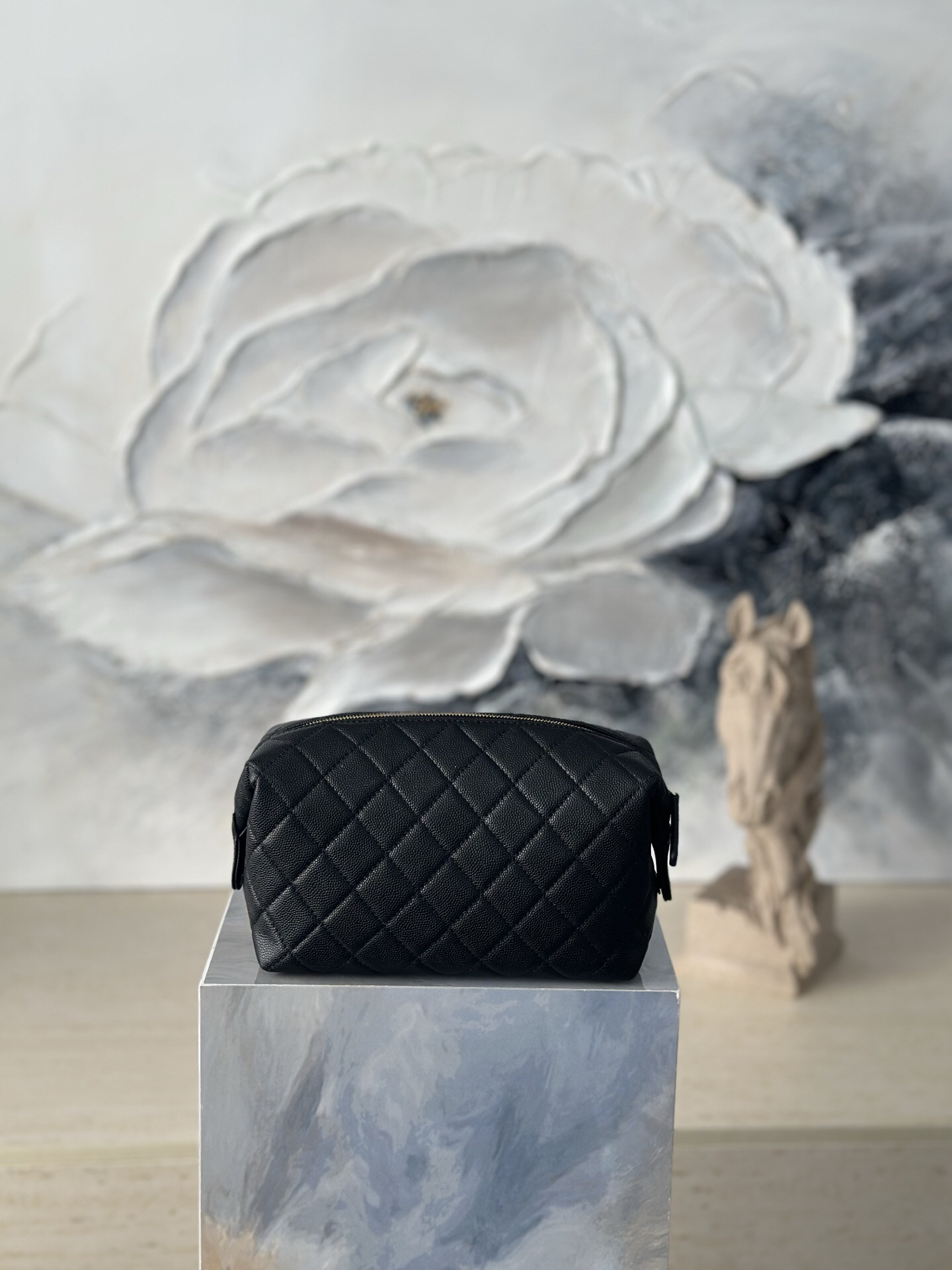 Chanel Spring/Summer Small Zip Carry Bag A4990 - Image 2
