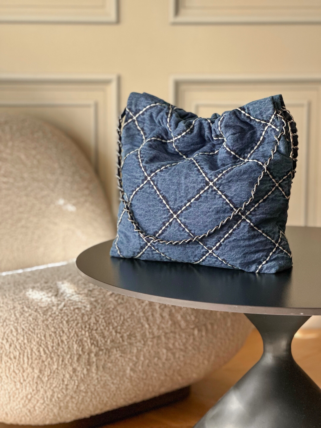 Chanel AS3260 Shoulder Bag in Waxed Small Calfskin - Image 2