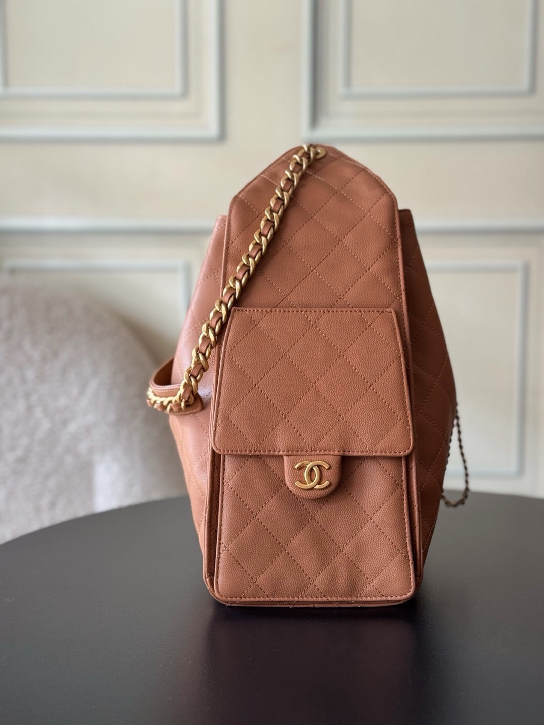 Chanel 25 Hobo Shoulder Bag in Textured Leather - Image 2